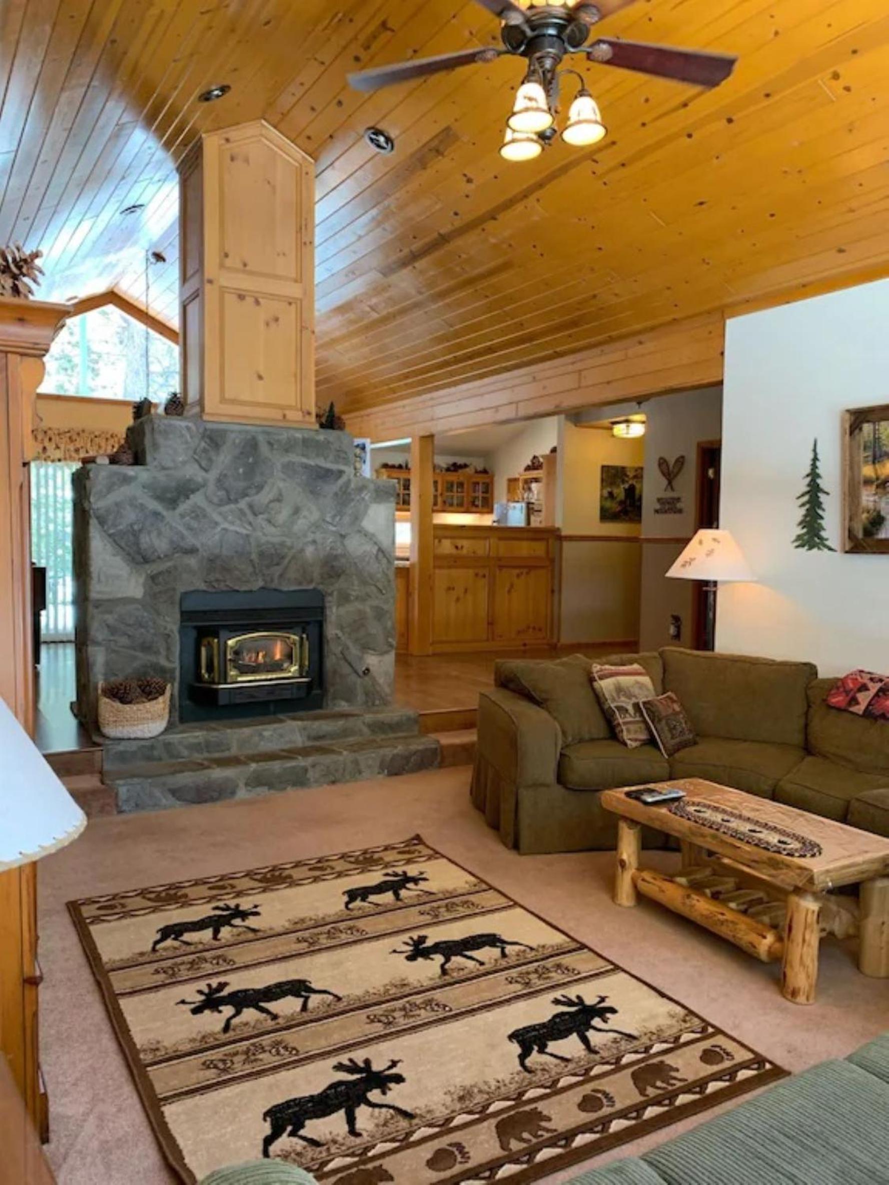 Three-Bedroom House photo 3
