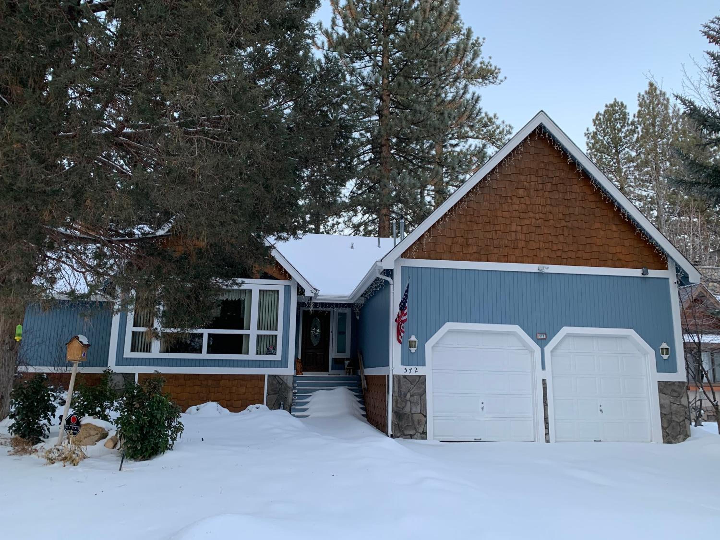 Three-Bedroom House photo 2
