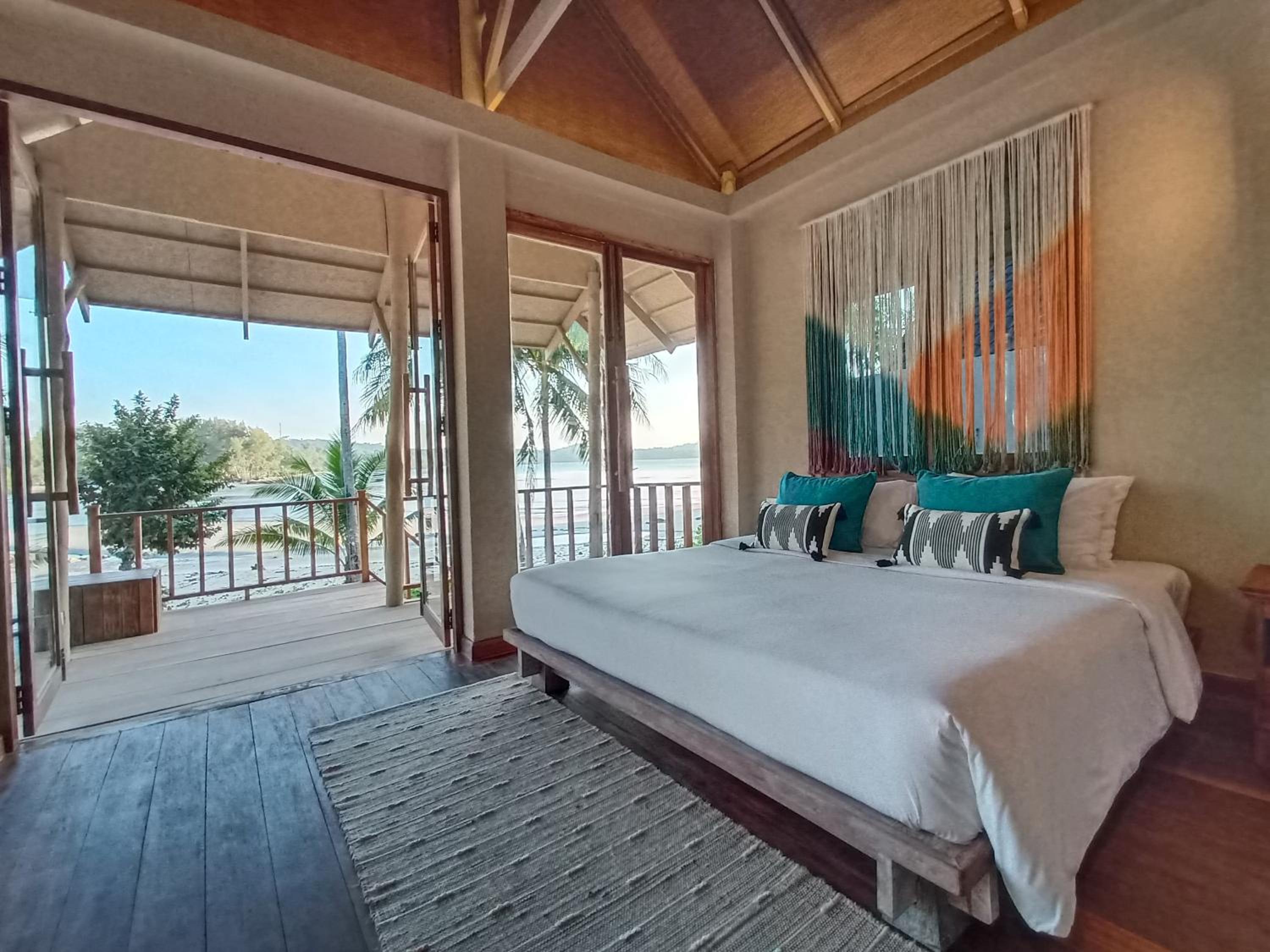 Beachfront Pool Villa - Photo 10