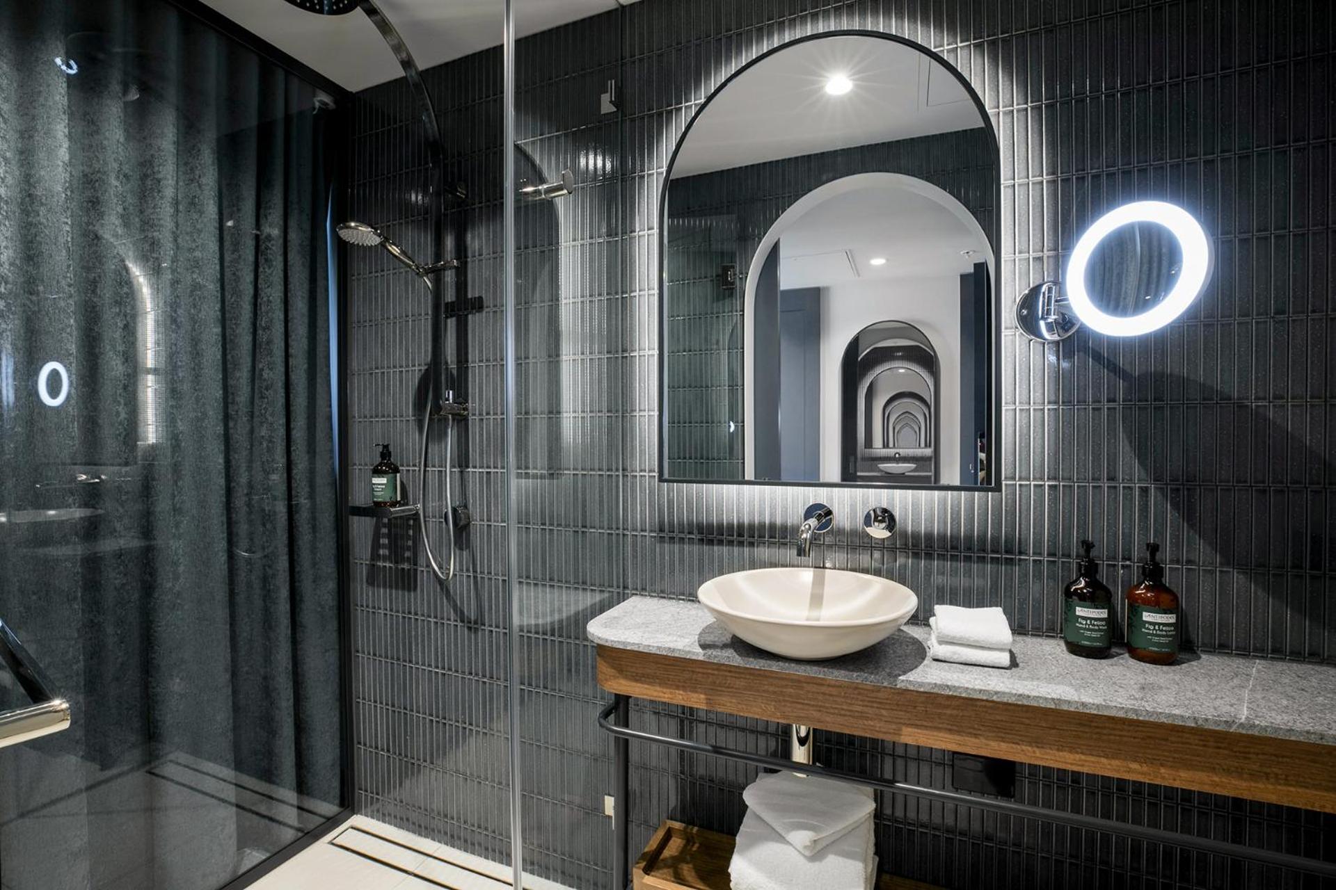 Standard Twin Room - Photo 8