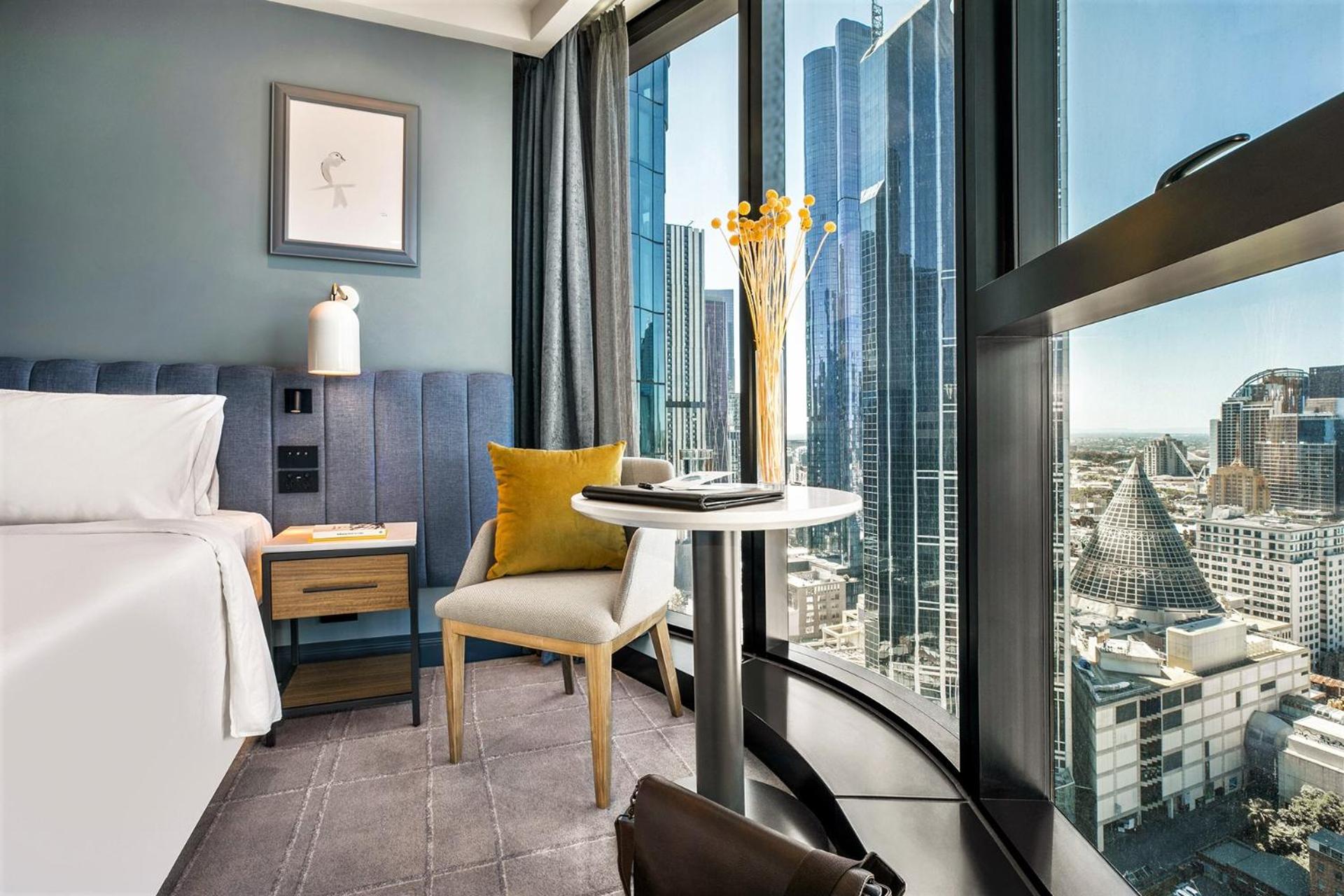 Premium Twin Room - High Floor thumbnail 6