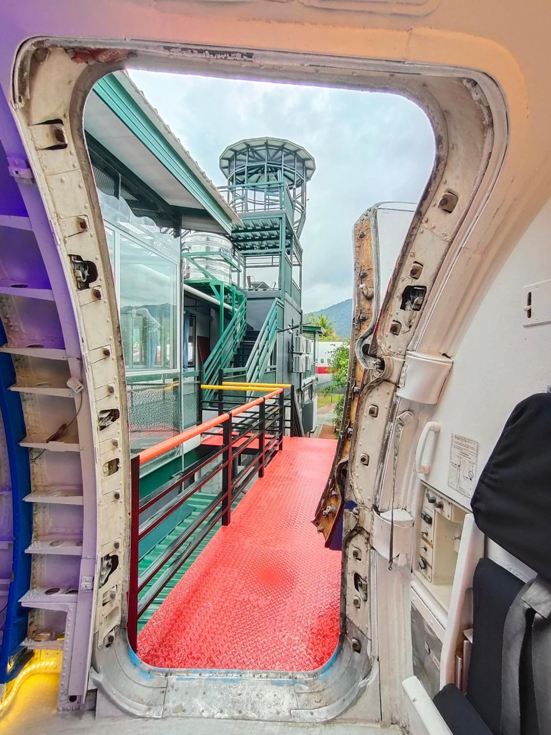 Gold Class Jet - Photo 38