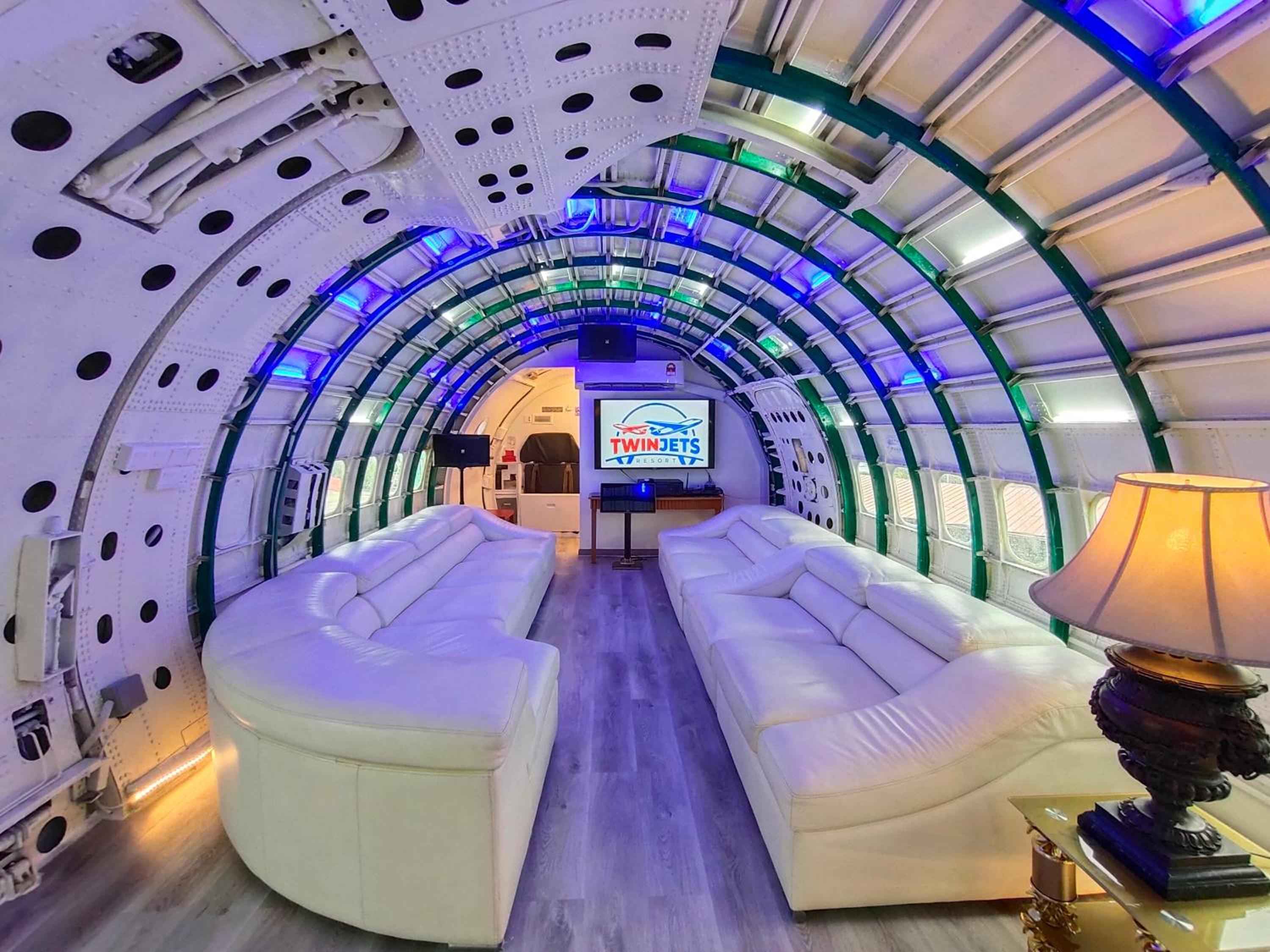 First Class Jet - Photo 15