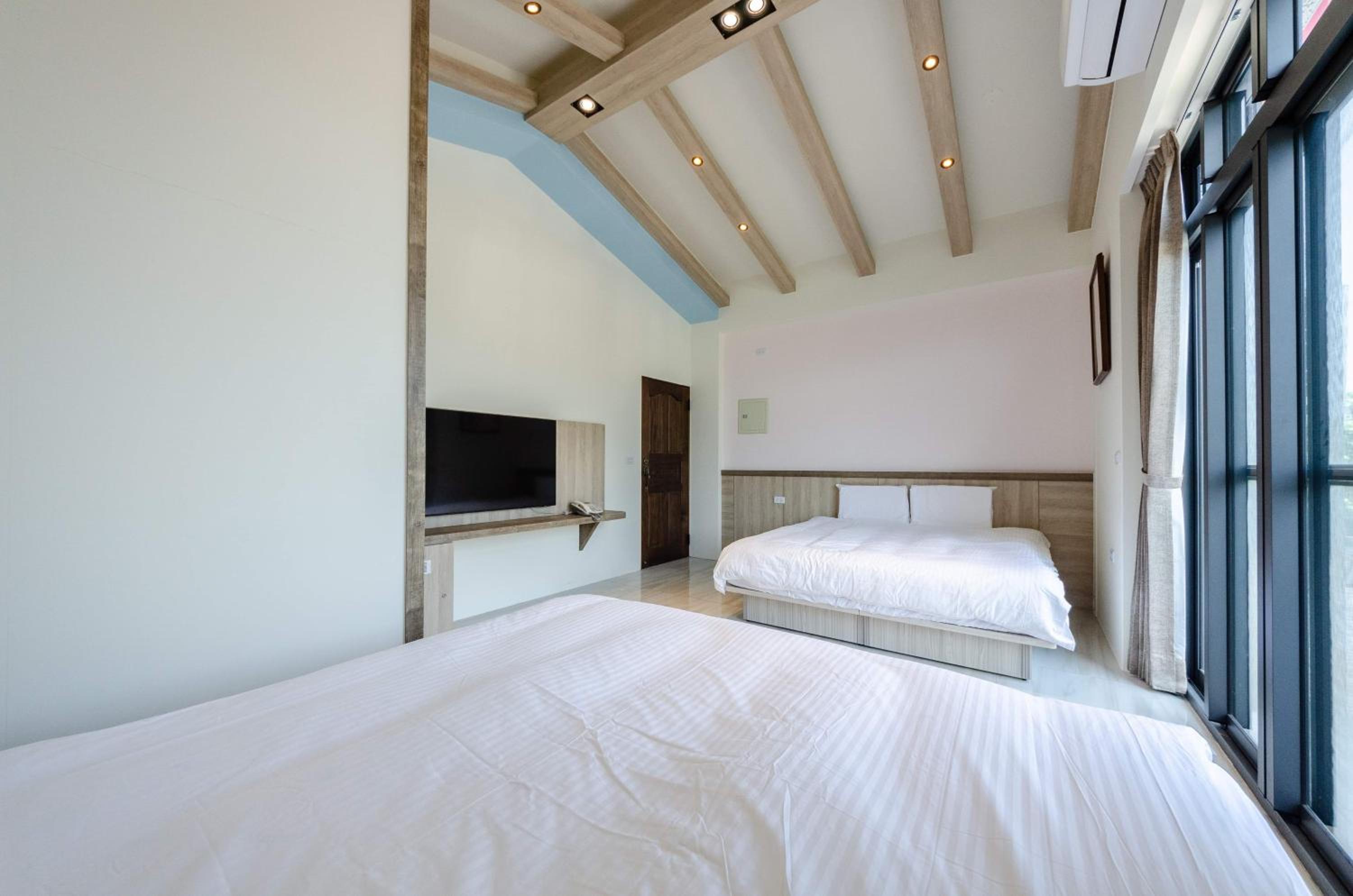 Quadruple Room with Balcony photo 3