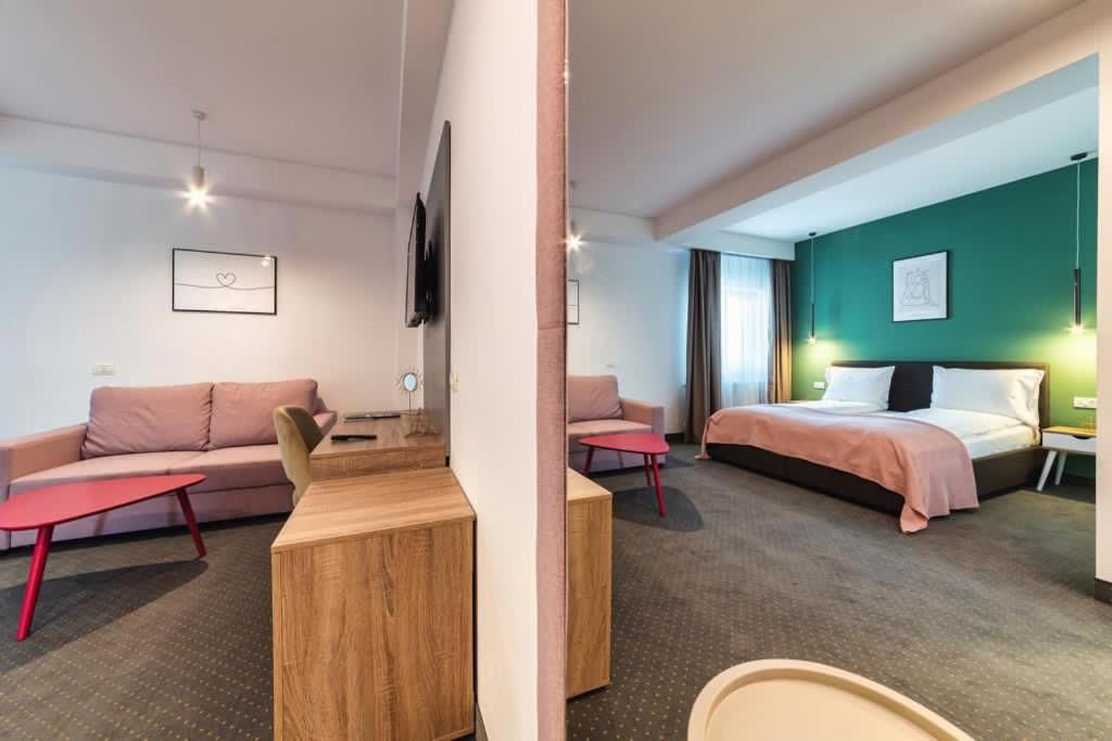 Large Double Room photo 1
