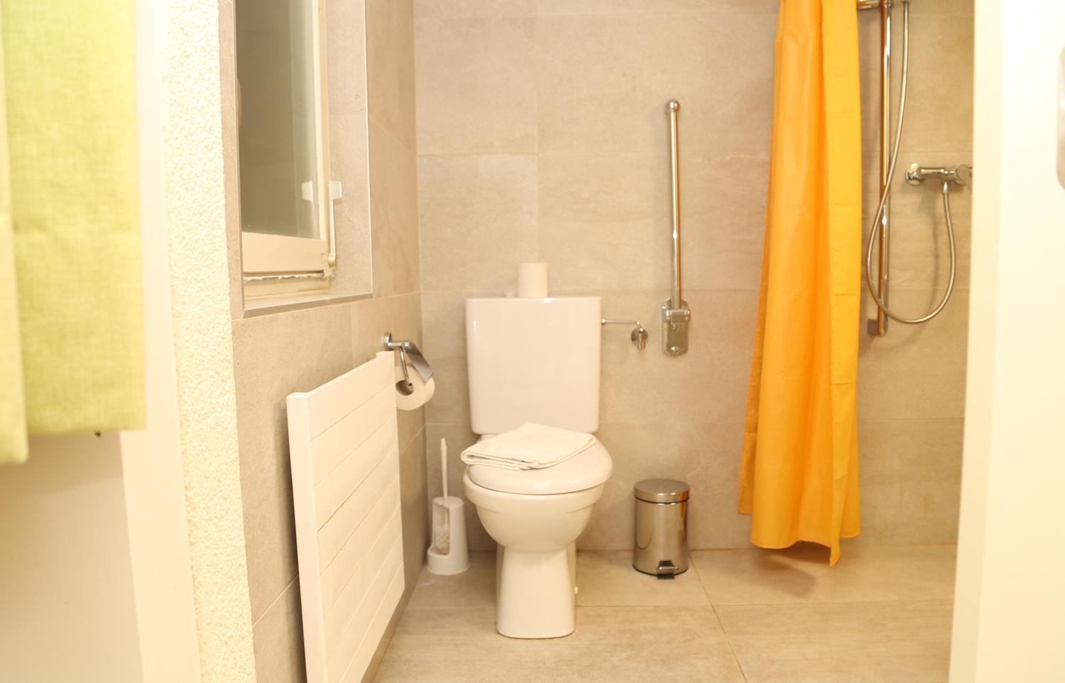 Triple Room - Disability Access - Photo 4