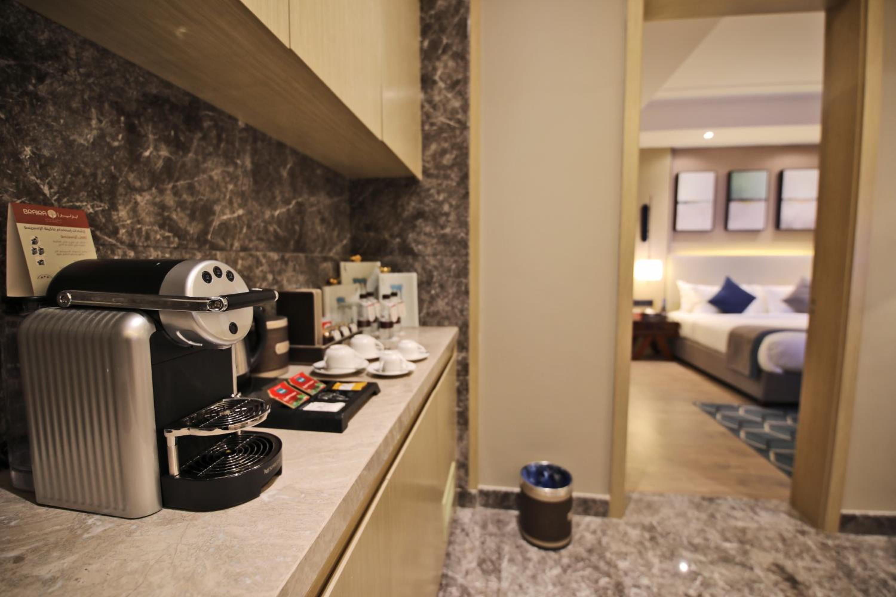Executive Suite - Photo 3