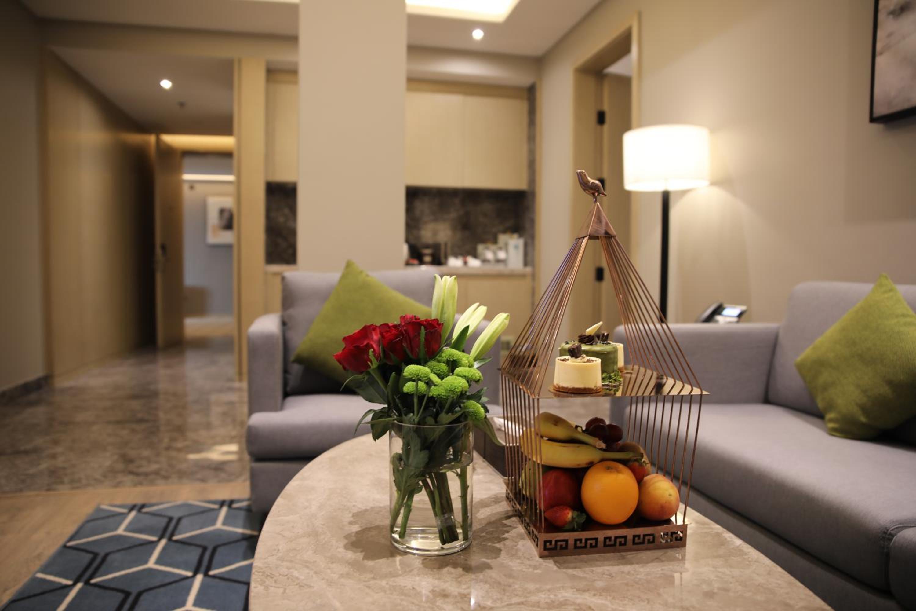 Executive Suite - Photo 2