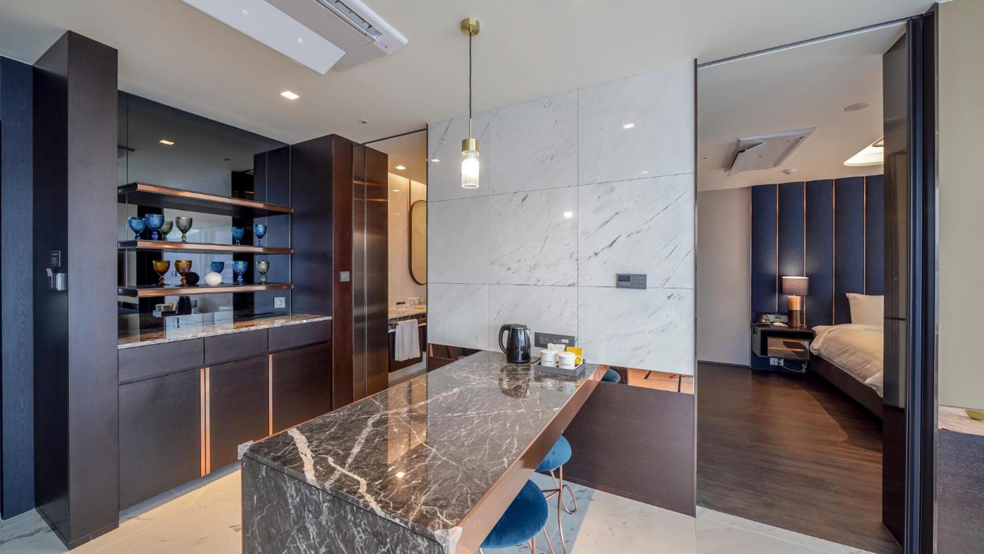 Suite with Sea View - Photo 7