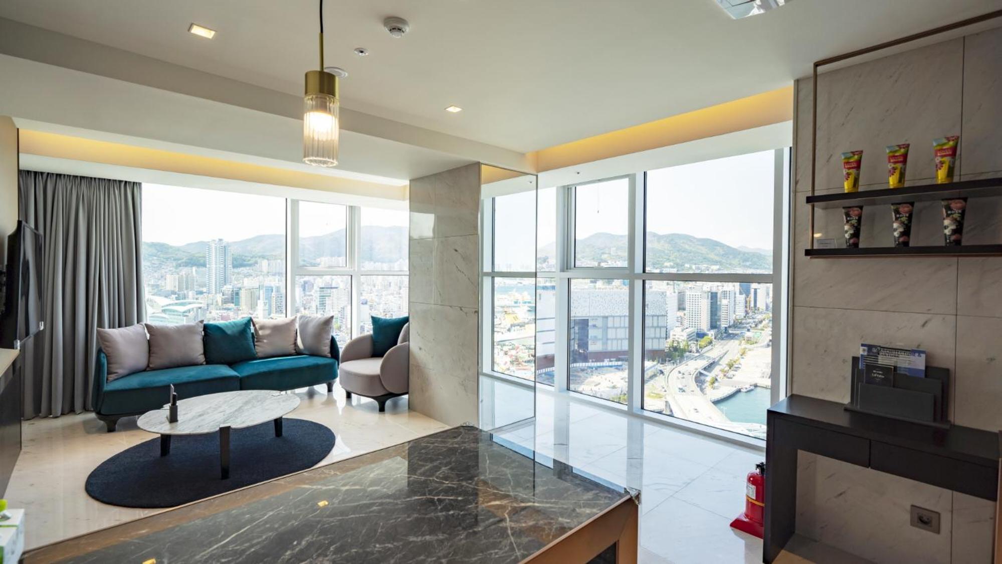 Suite with Sea View - Photo 2