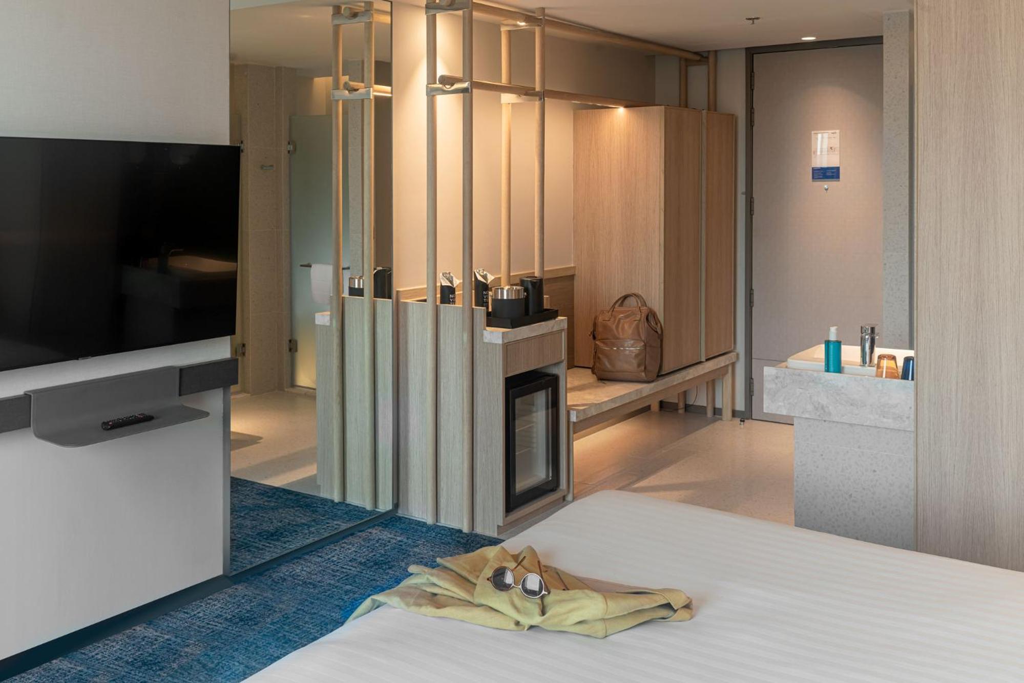 Superior King Room - Photo 3