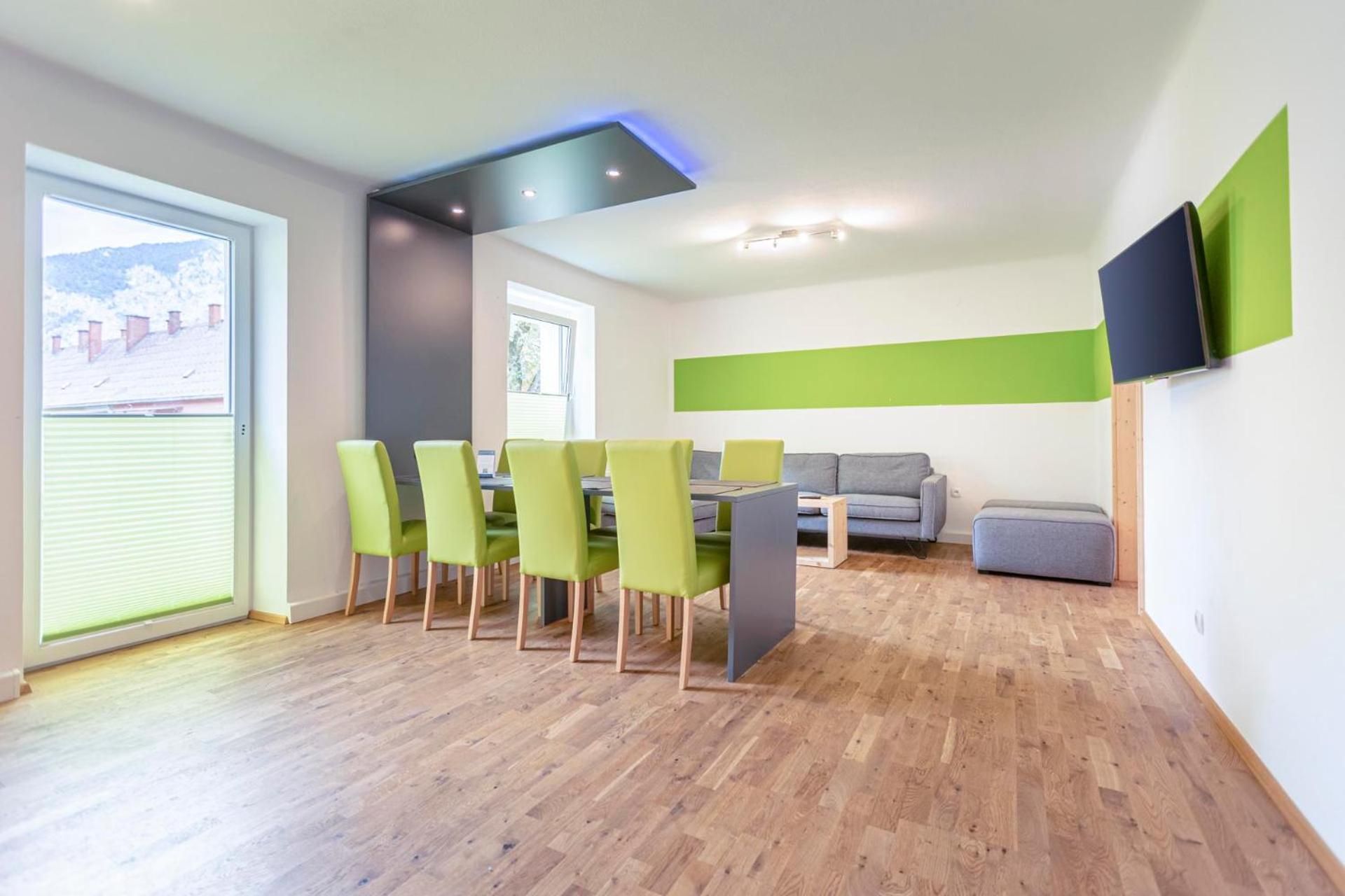 Apartment with 3 bedrooms for up to 8 people 	Apartment with 3 bedrooms for up to 8 people 
