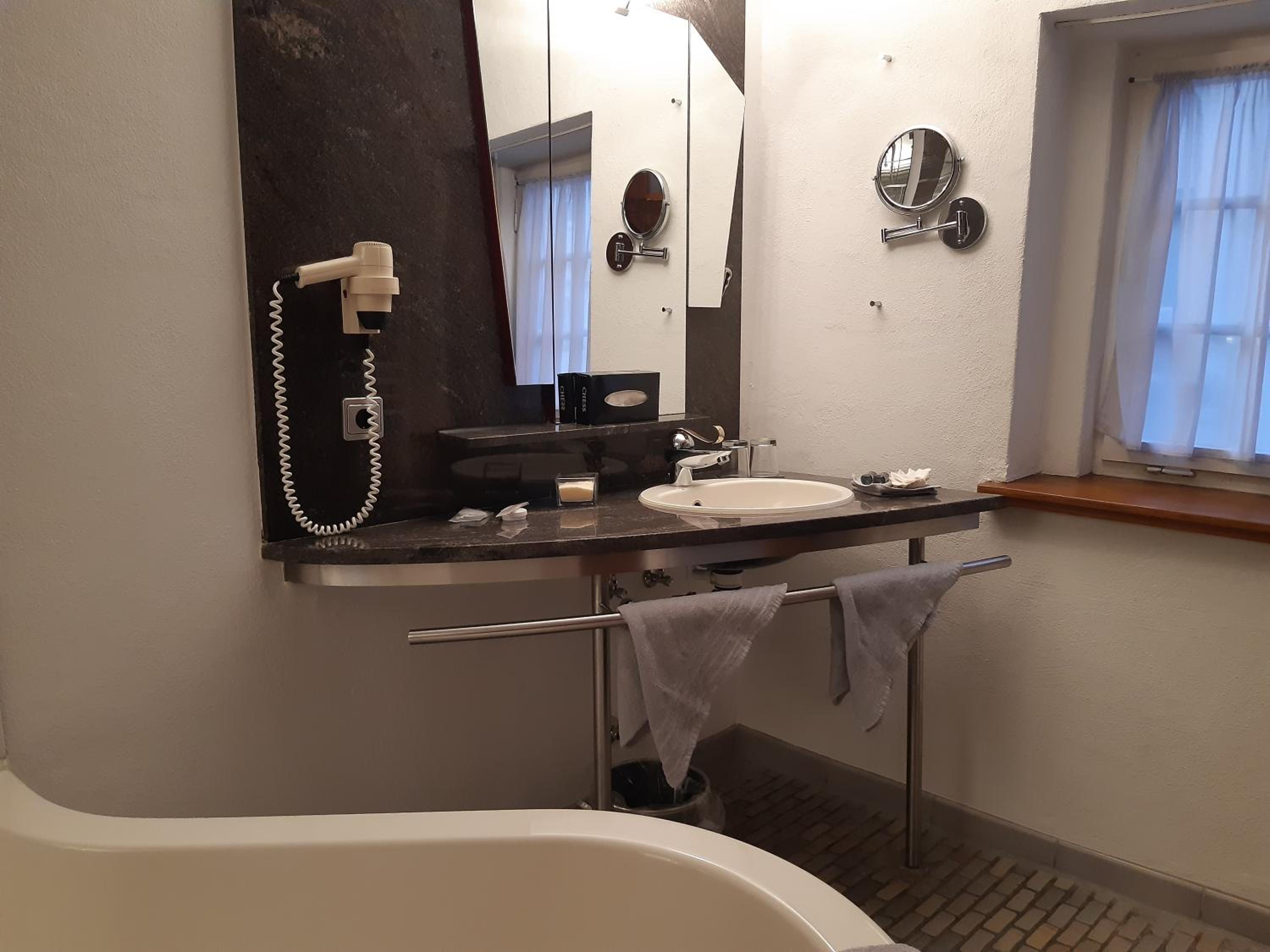 Superior King Room - Photo 4