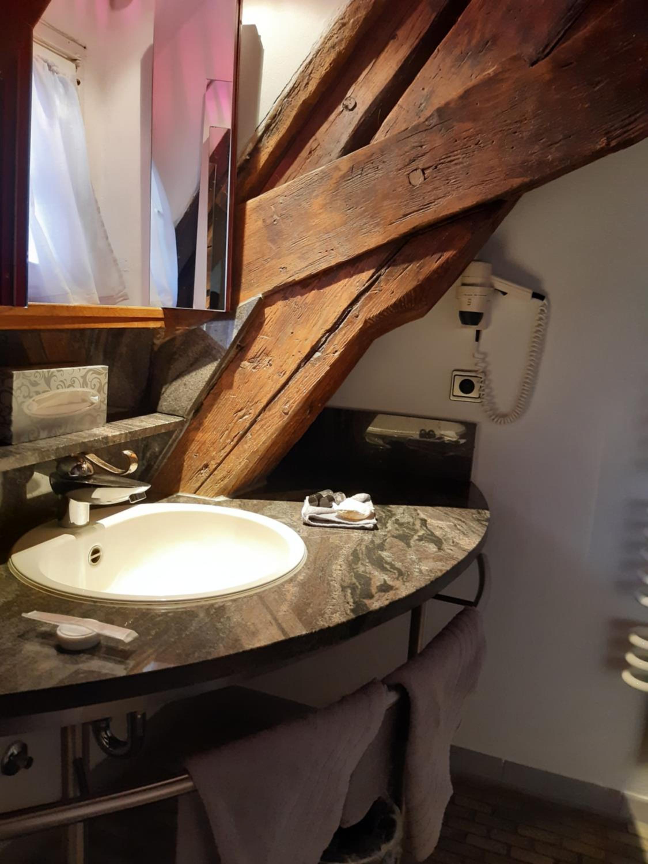 Standard King Room - Photo 3