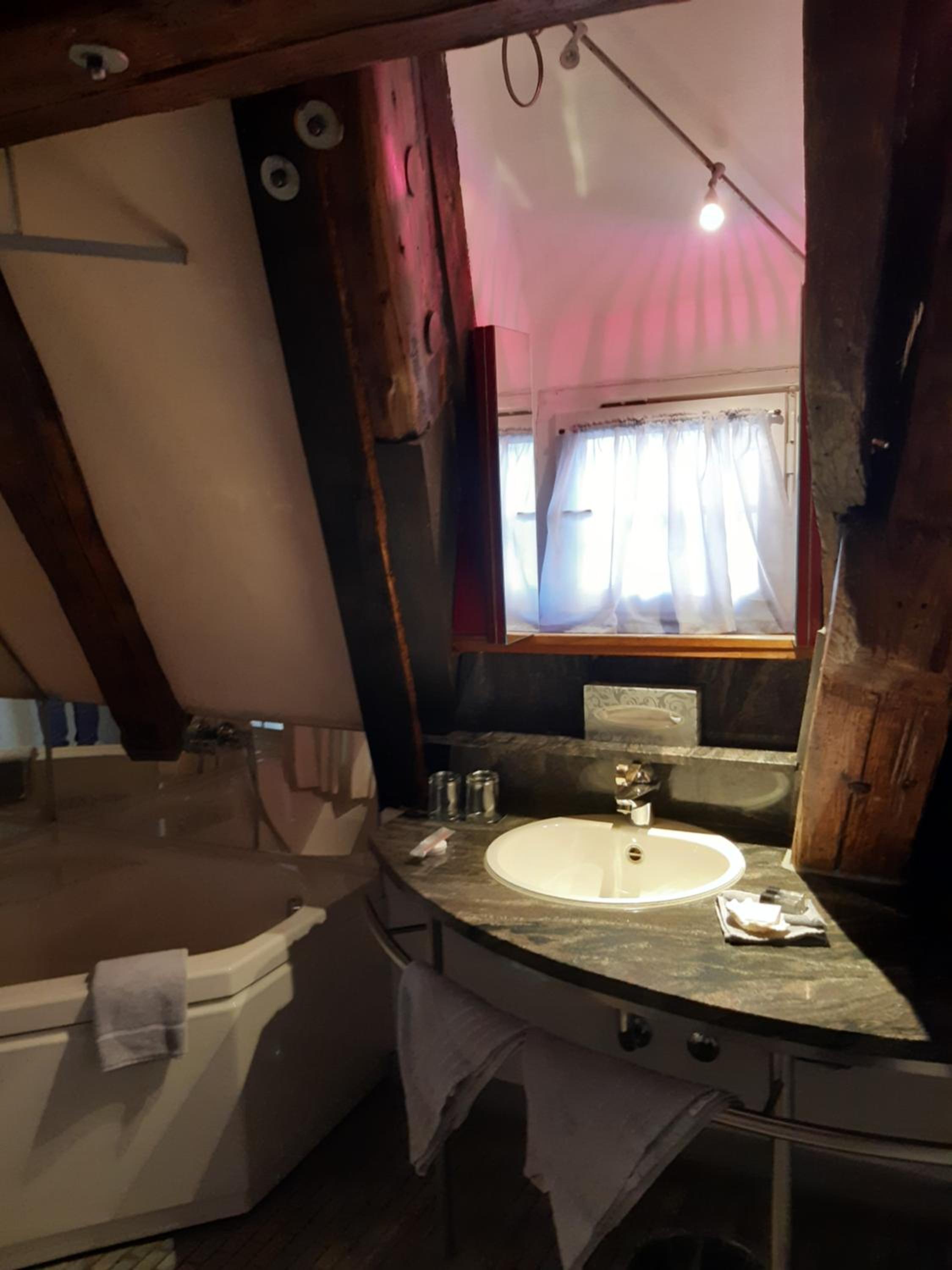 Standard King Room - Photo 2