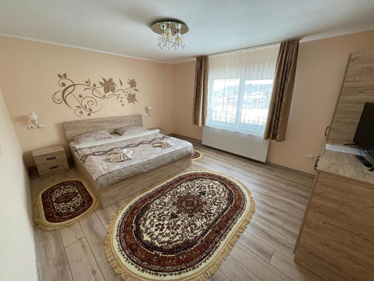 Double Room with Shared Bathroom photo 1