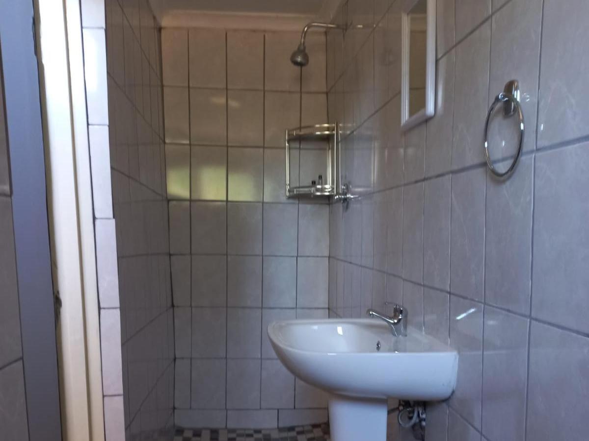 Small Double Room - Photo 5