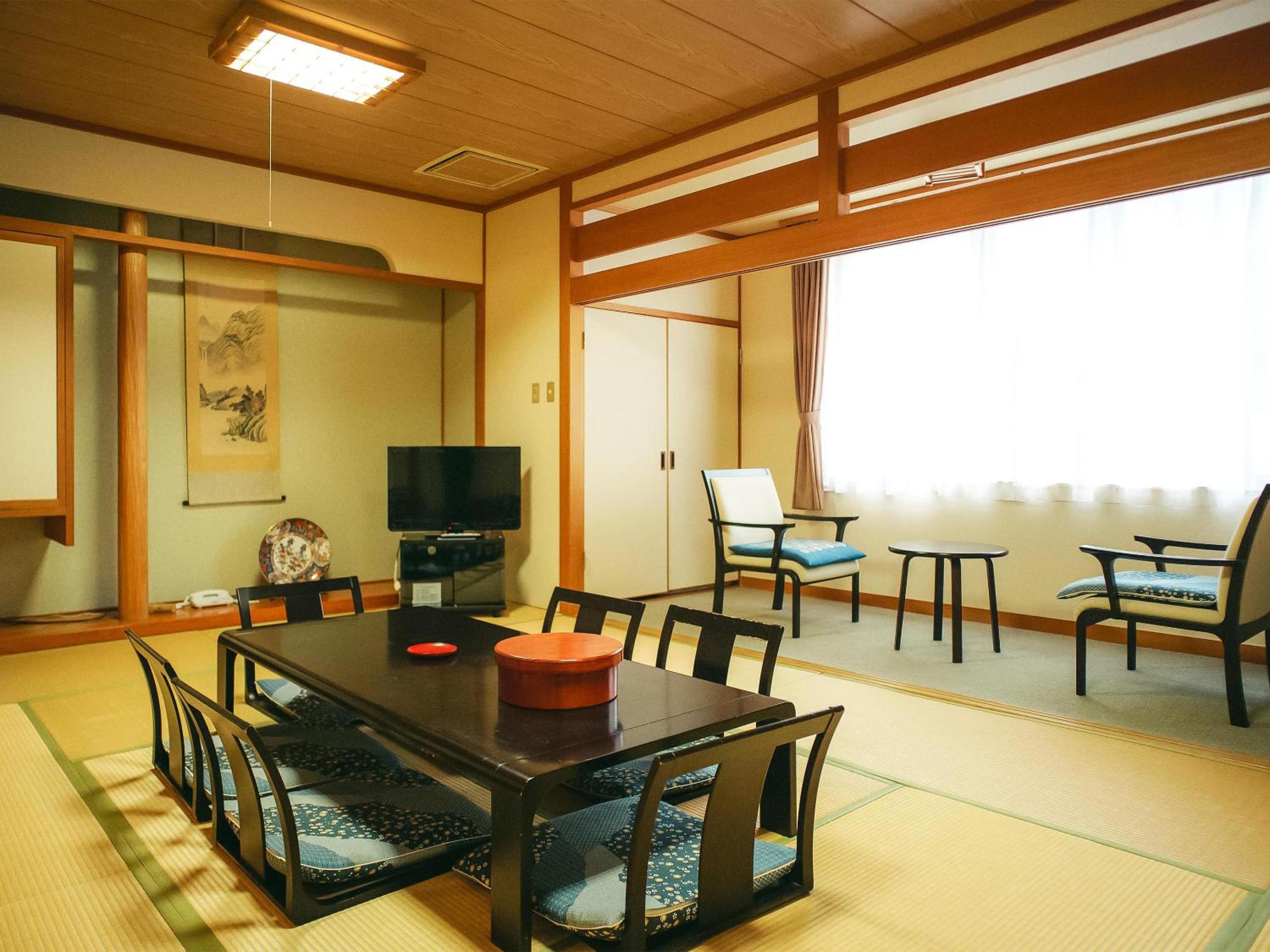 Japanese-Style Quadruple Room photo 3