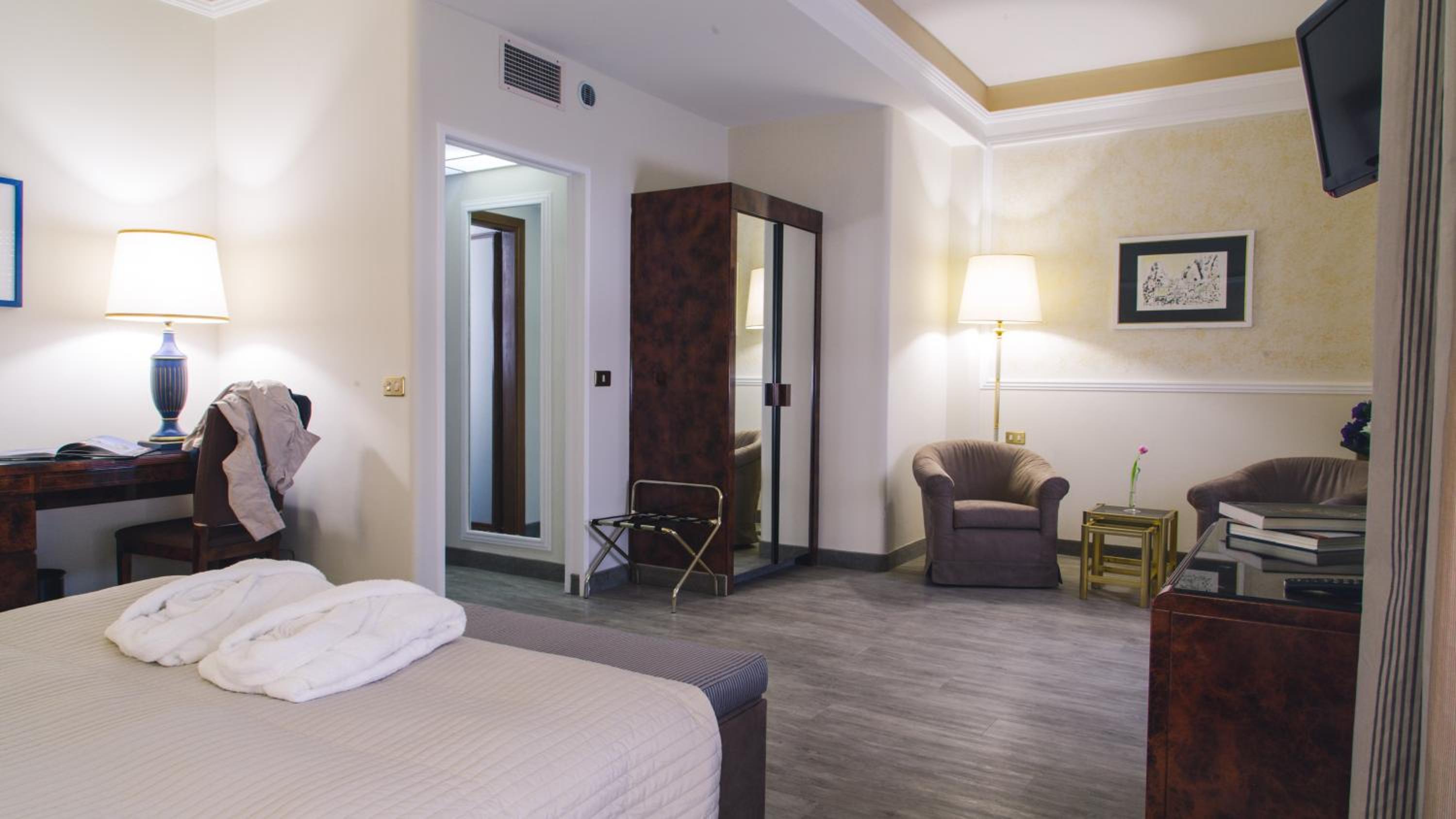Junior Suite - Photo 1