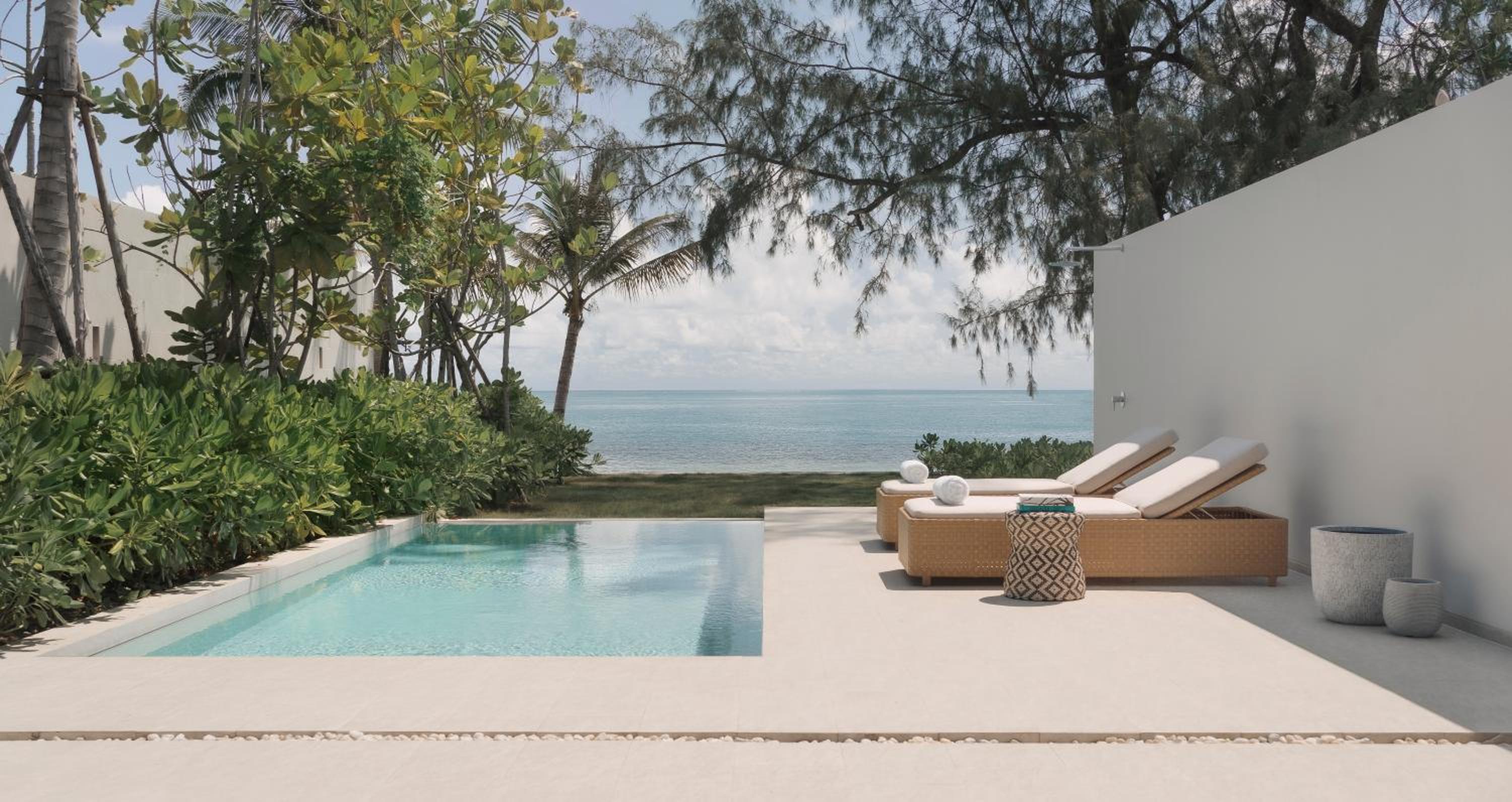One-Bedroom Oceanfront Pool Villa - Photo 8