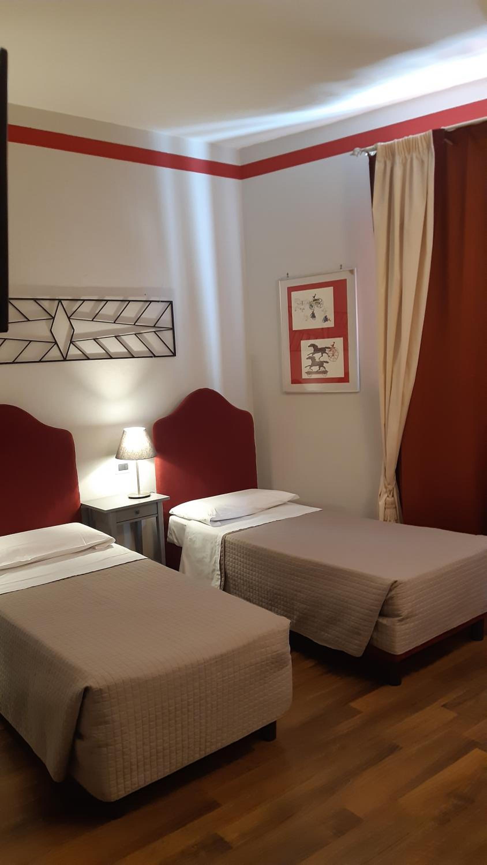 Standard Double or Twin Room - Photo 4