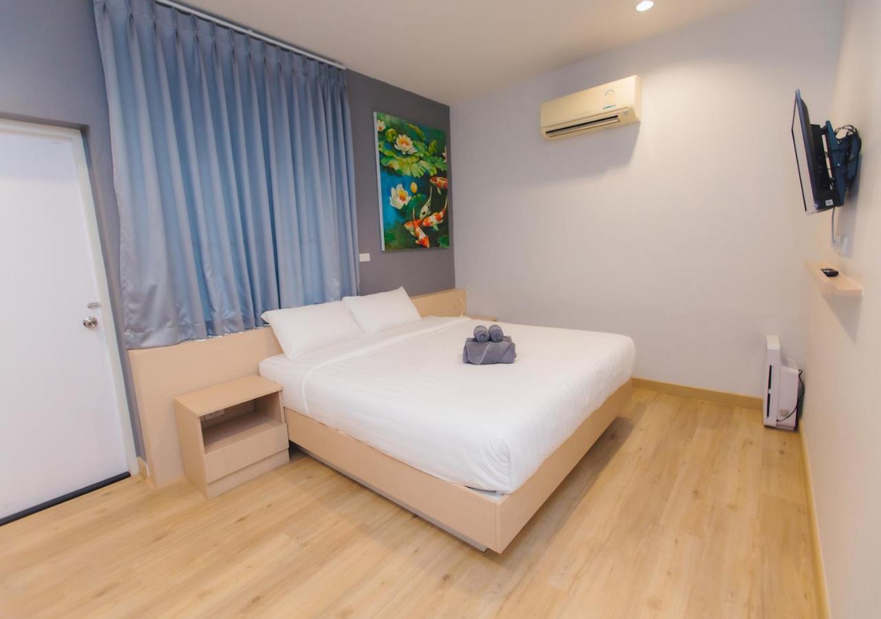 Deluxe King Room - Photo 1