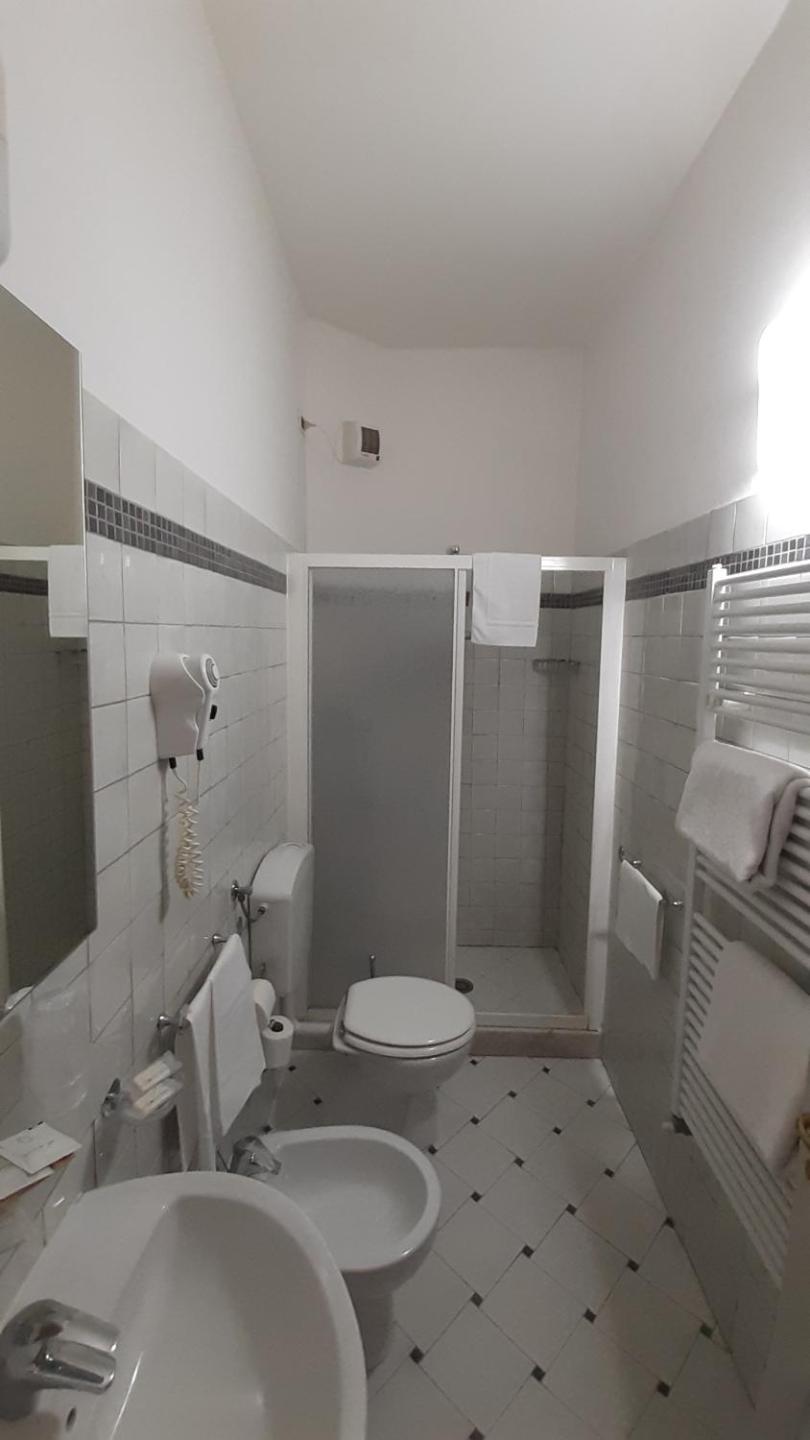 Standard Double or Twin Room - Photo 3