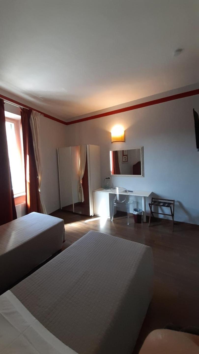Standard Double or Twin Room - Photo 1