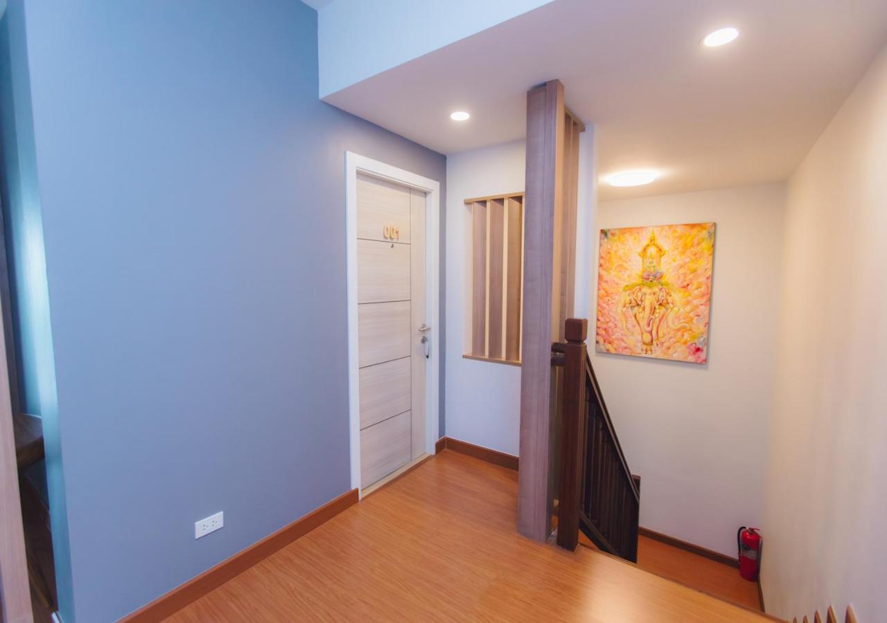 Deluxe King Room - Photo 2