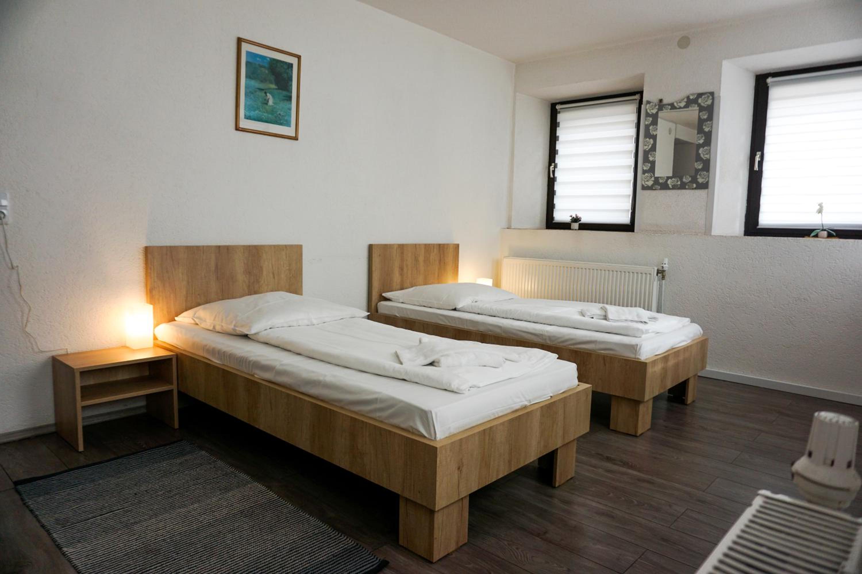 Twin Room with Private Bathroom - Photo 1