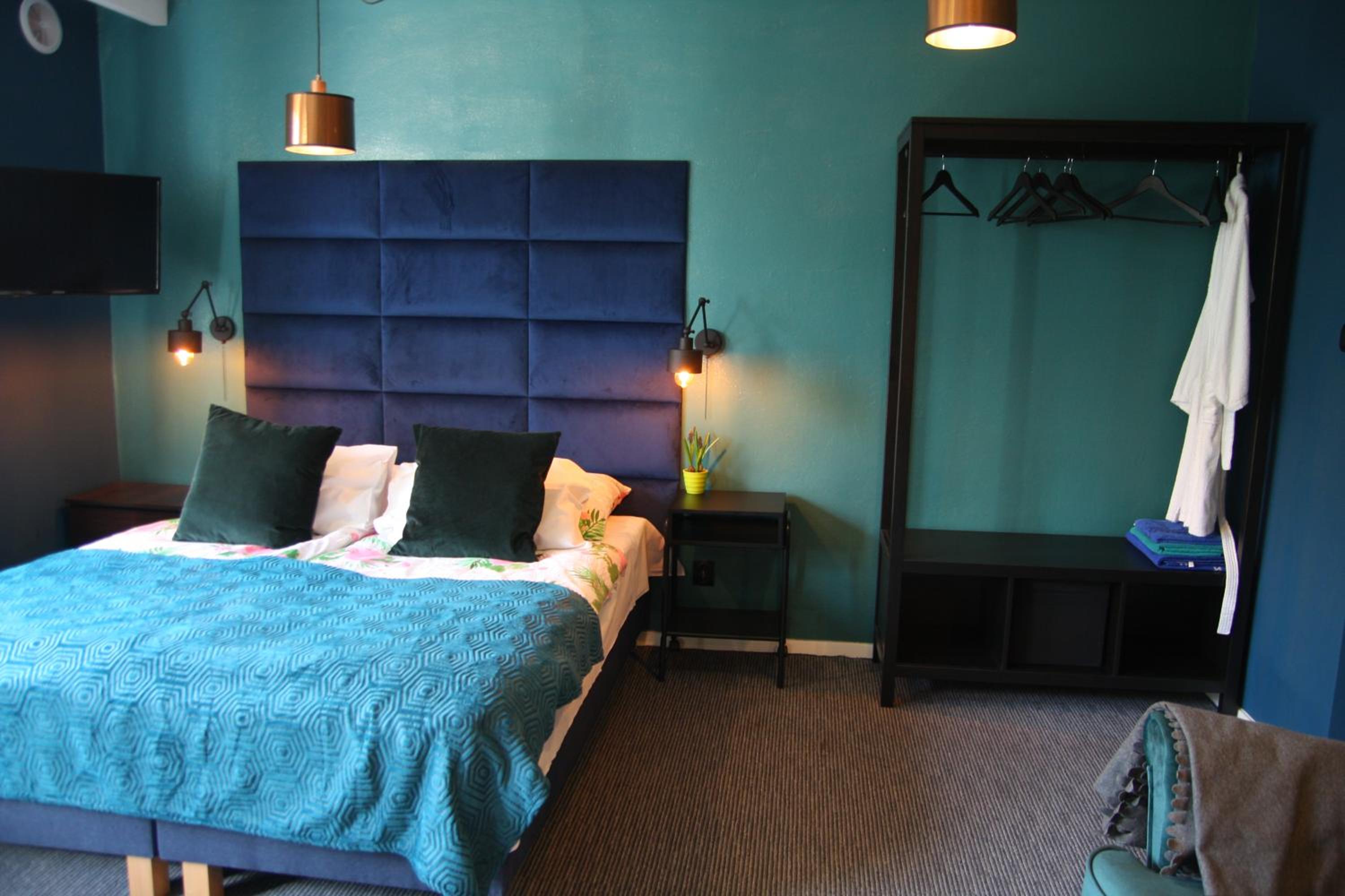 Two-Bedroom Apartment - Photo 18
