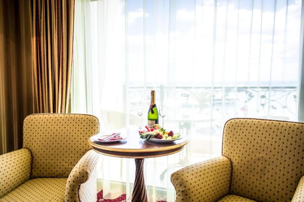 Economy Twin Room with Sea View - Photo 2