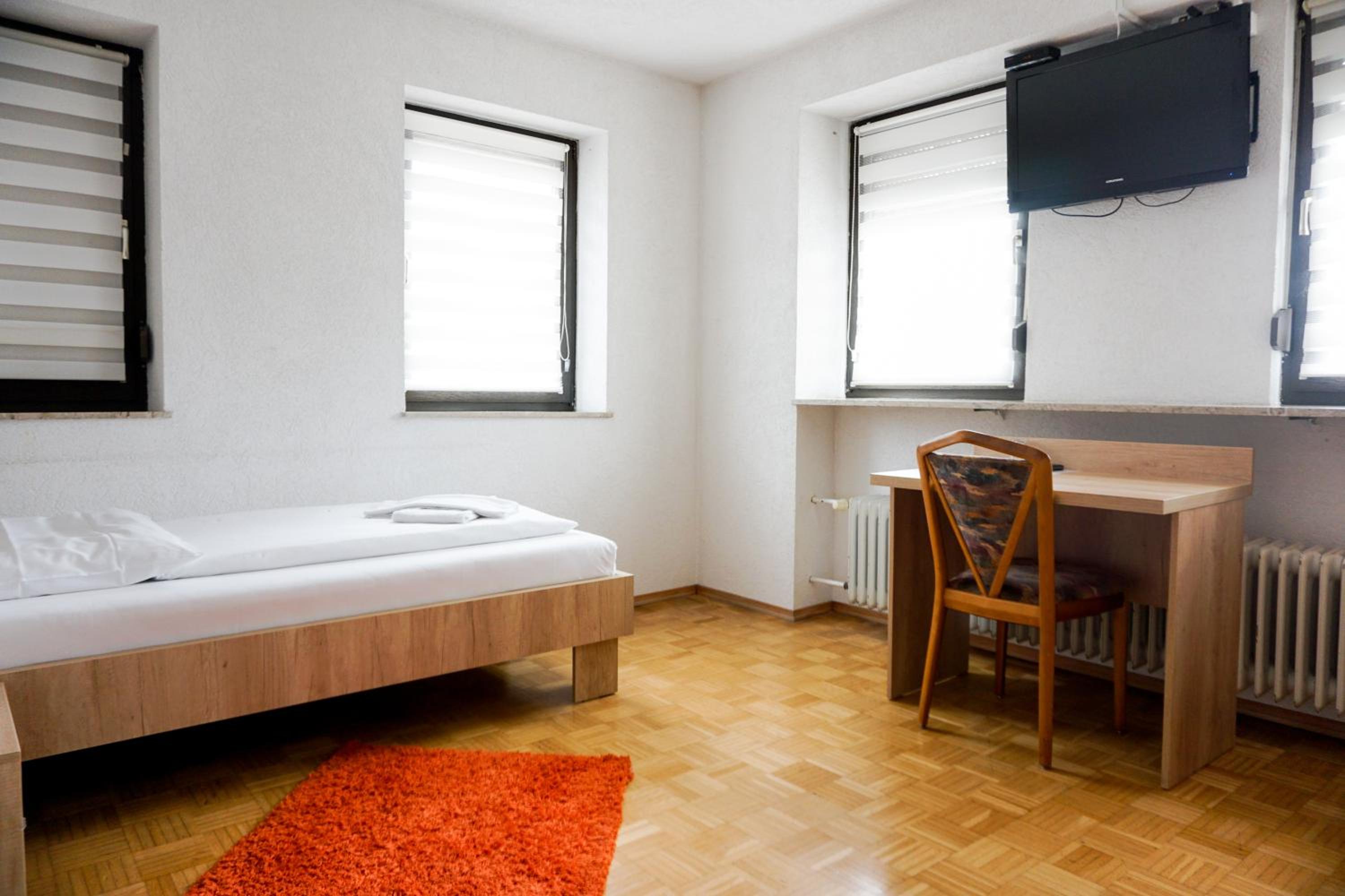 Single Room with Private Bathroom photo 1
