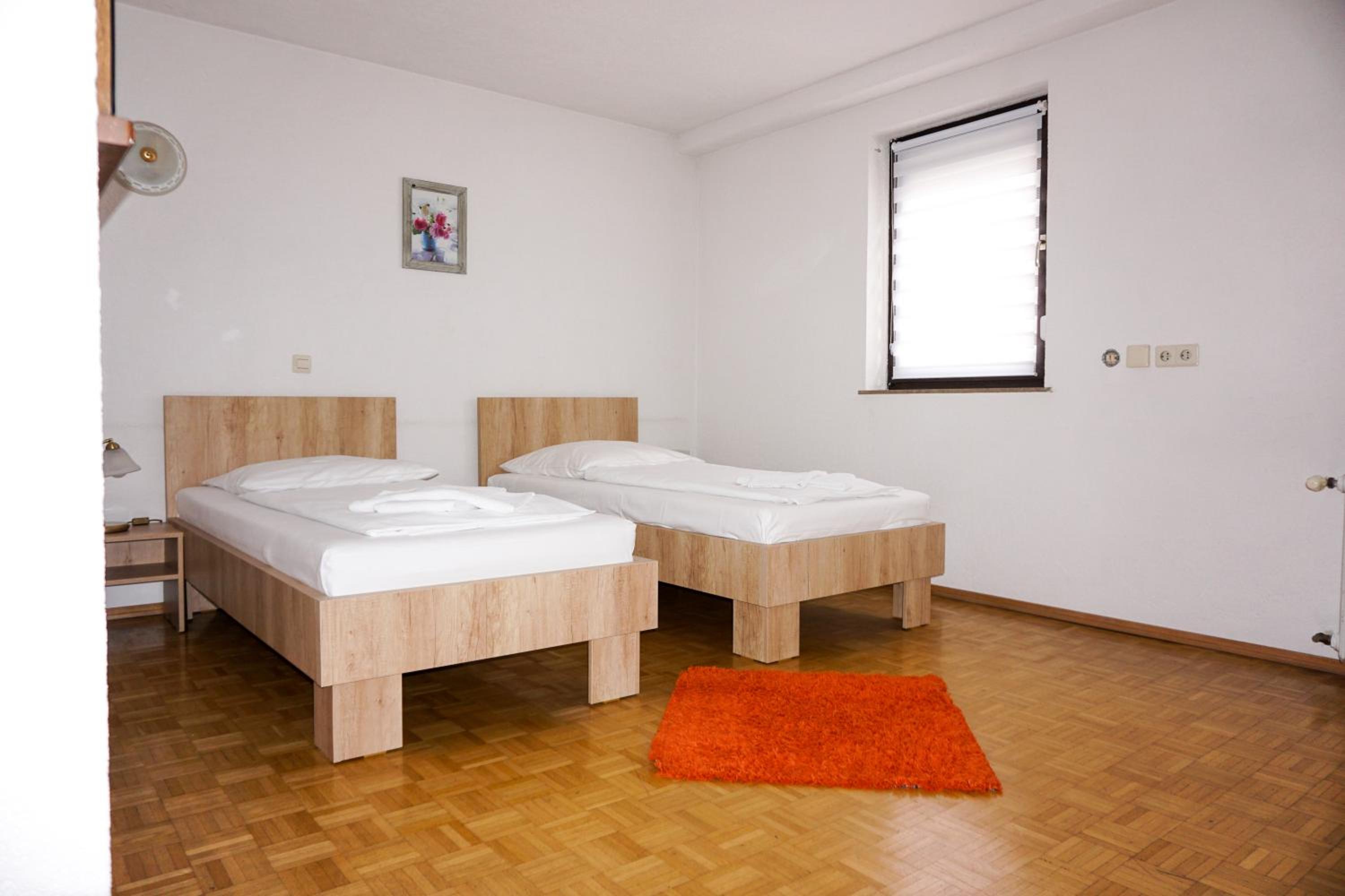 Double Room with Private Bathroom - Photo 1