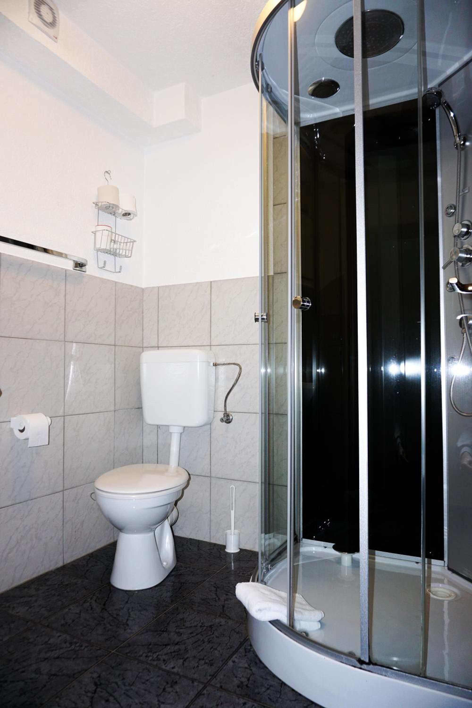 Quadruple Room with Private External Bathroom - Photo 4