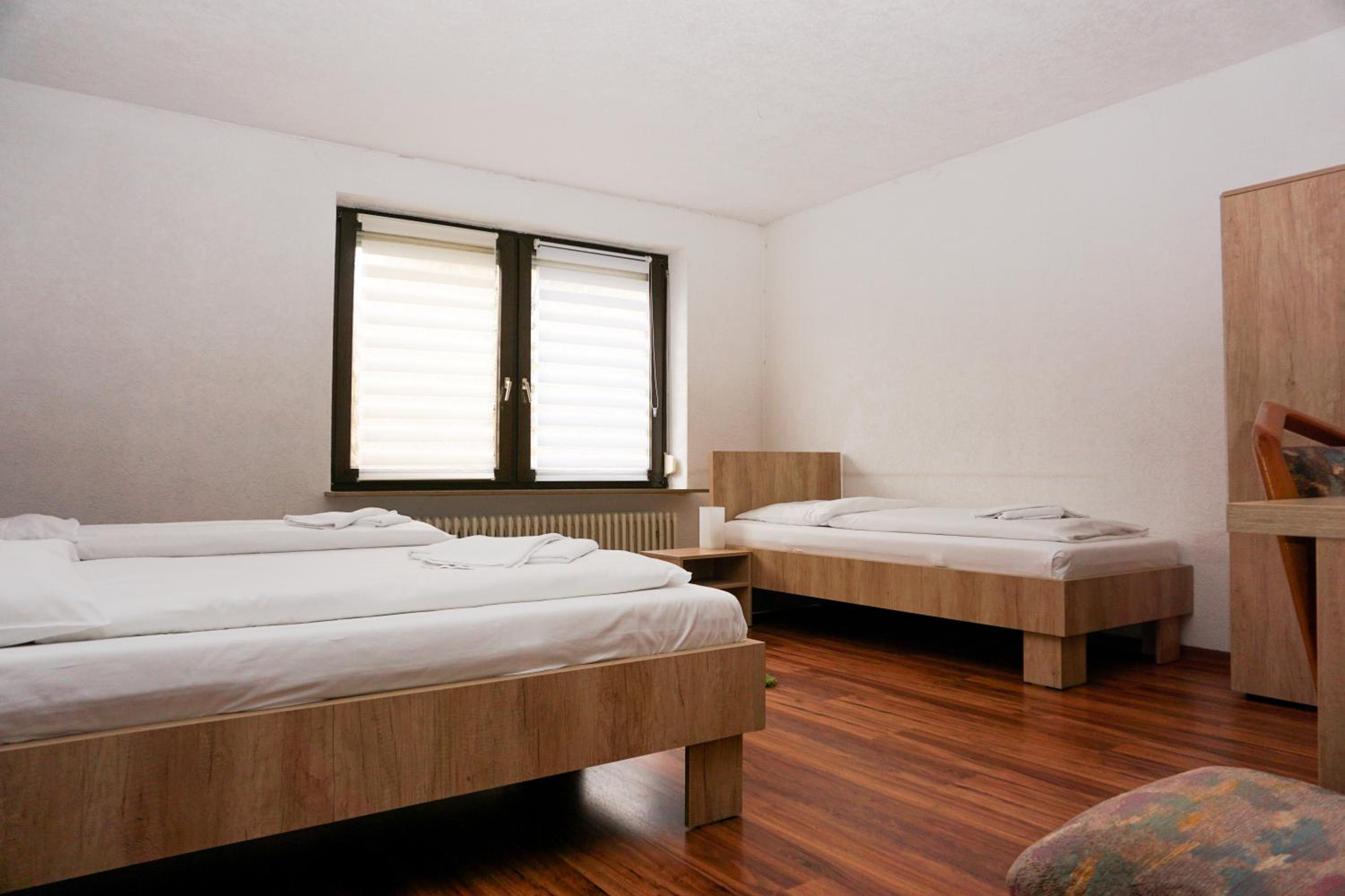 Triple Room with Private Bathroom - Photo 2