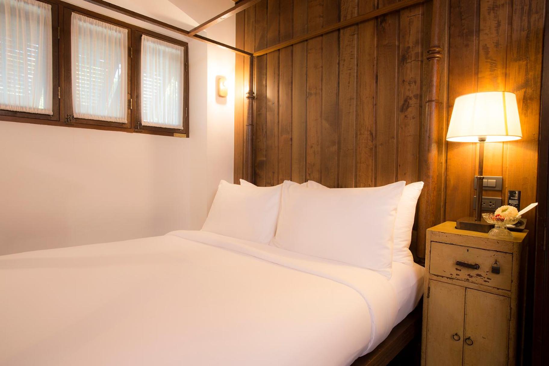 Standard Queen Room