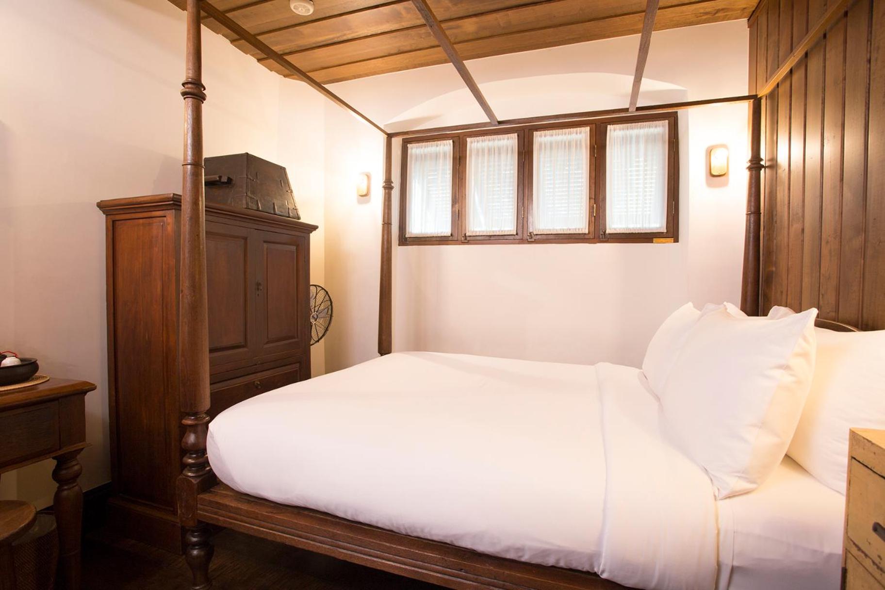 Standard Queen Room