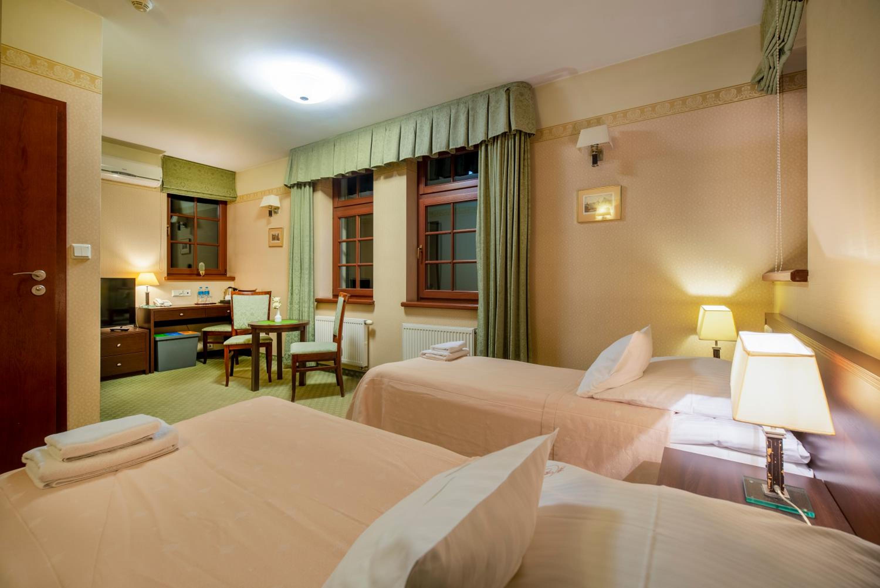 Standard Double Room - Photo 8