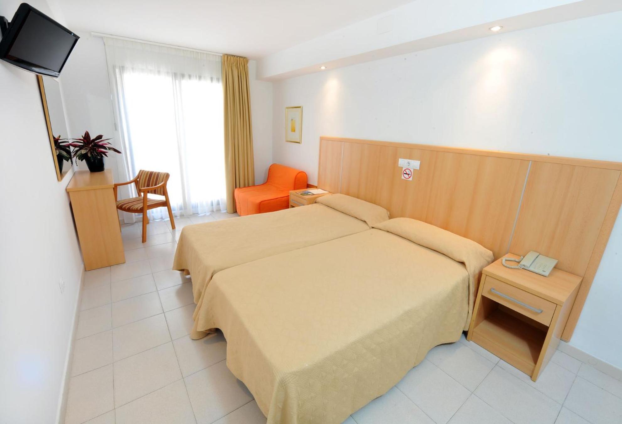 Double or Twin Room photo 3