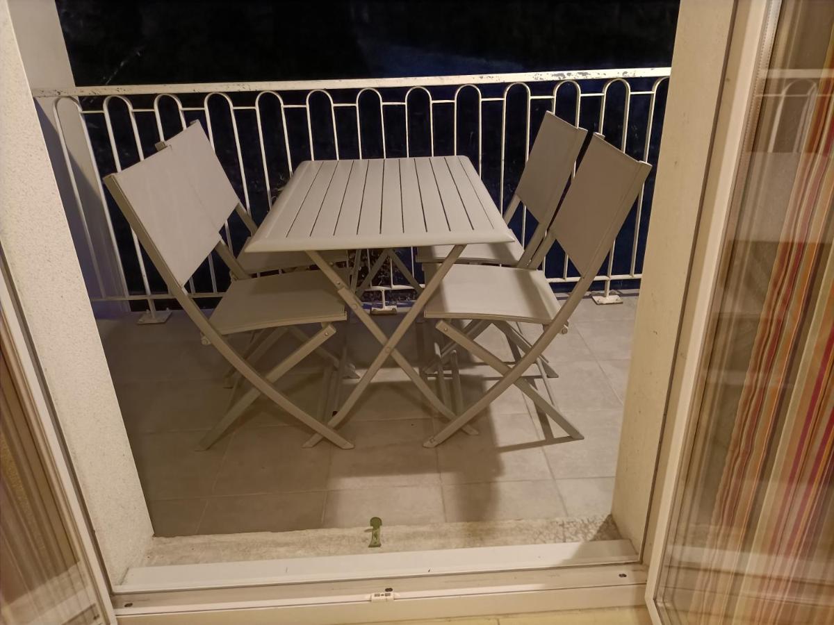 Apartment with Balcony photo 1