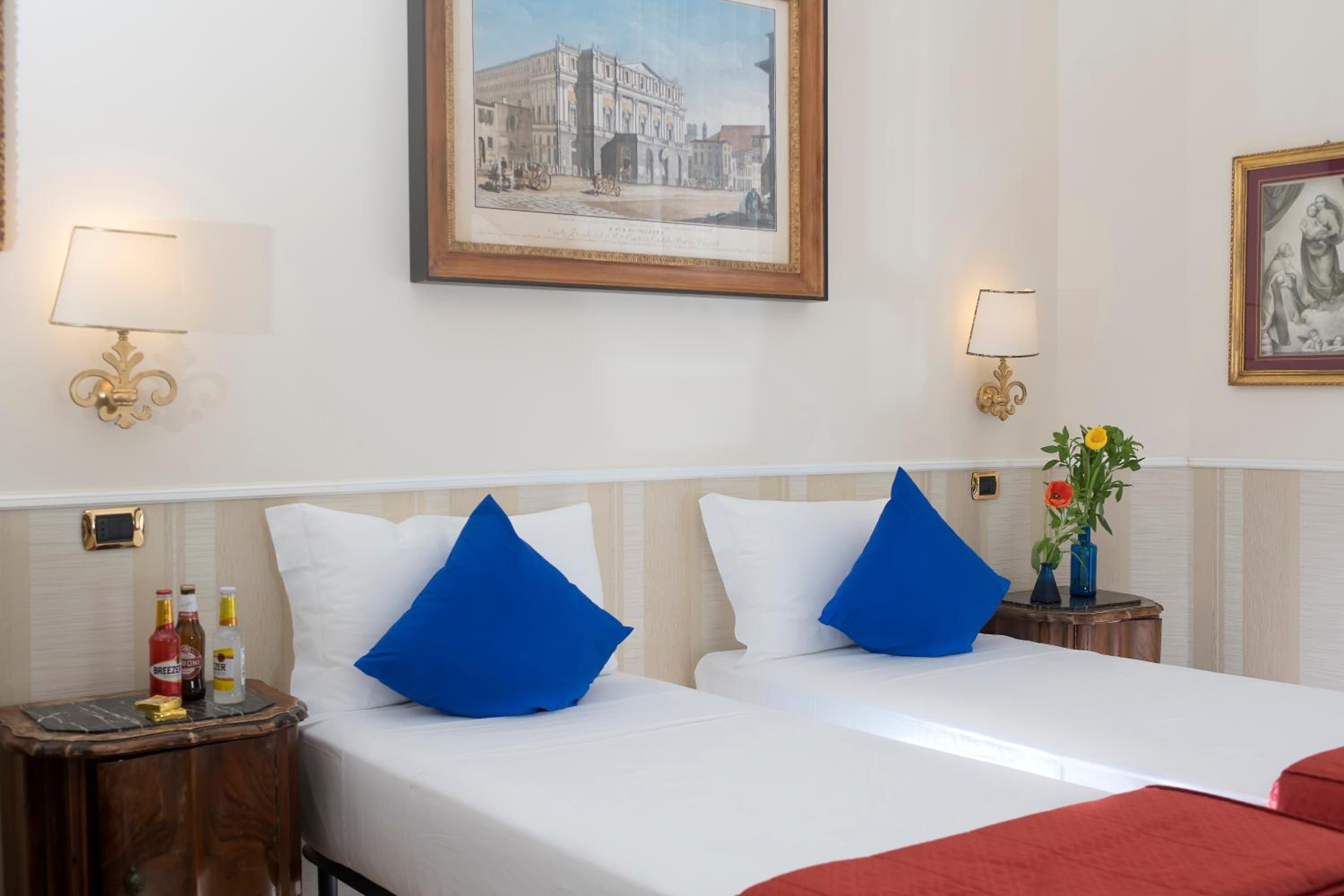 Standard Double Room with Shared Bathroom photo 3
