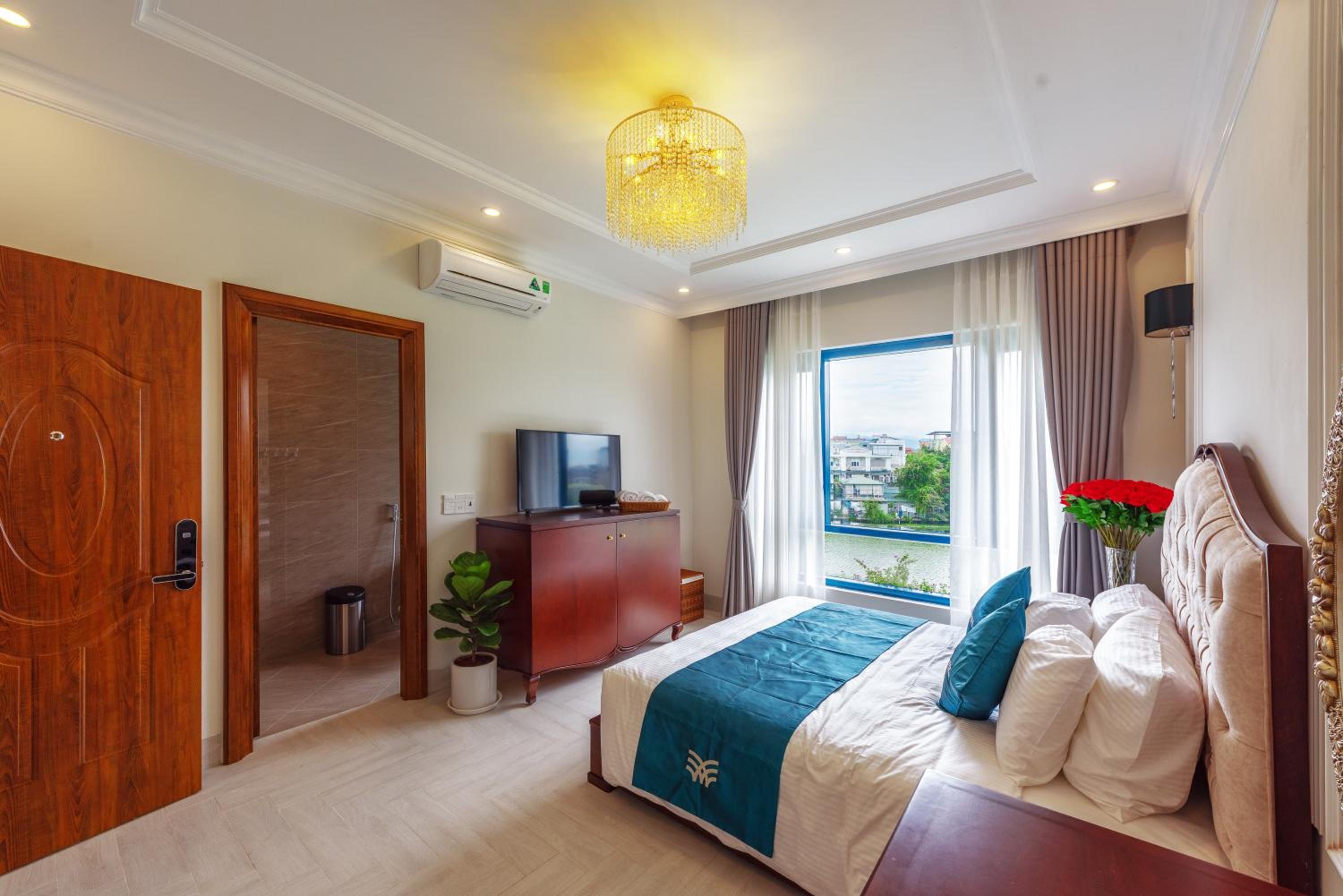 Queen Room with Pool View photo 1