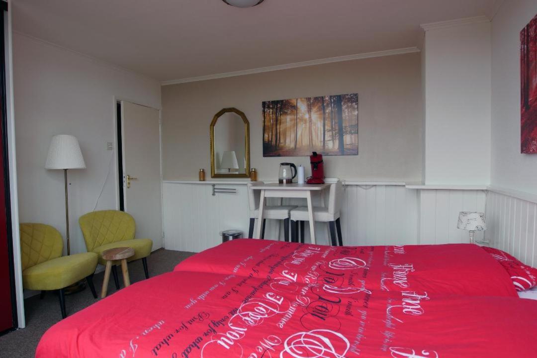 Twin Room with Balcony photo 2