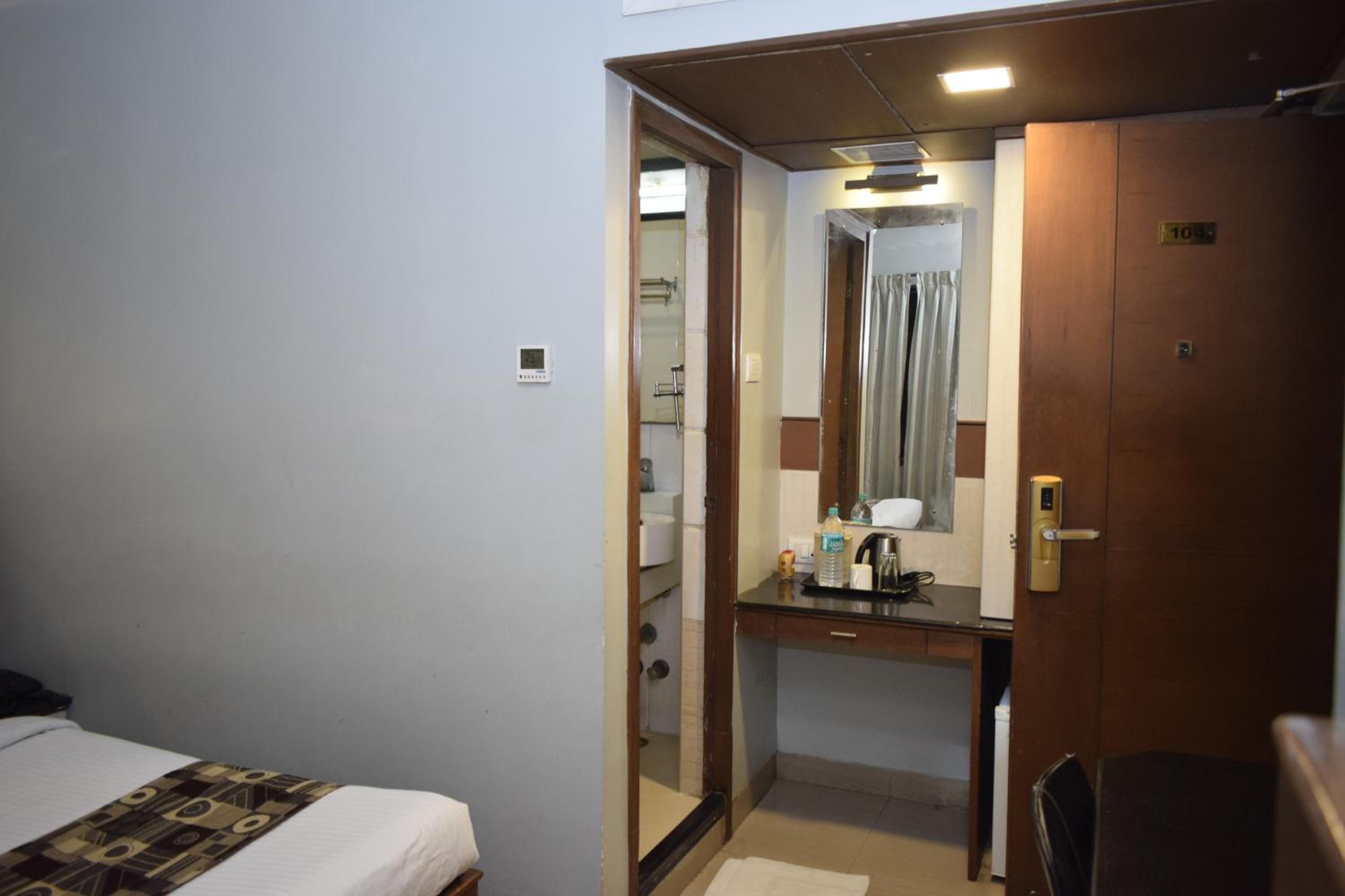 Standard Double Room With Fan photo 2