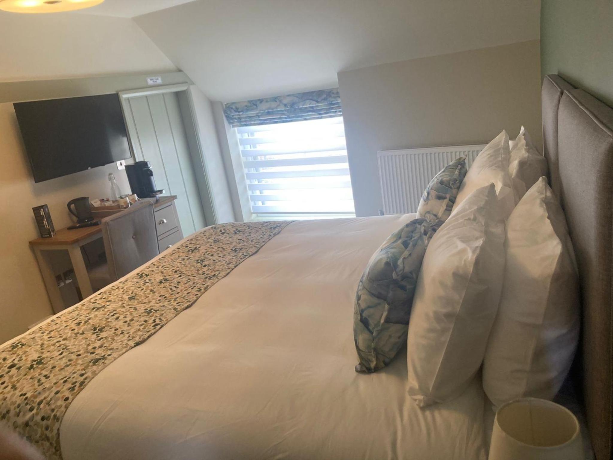 Superior Double or Twin Room - Photo 12
