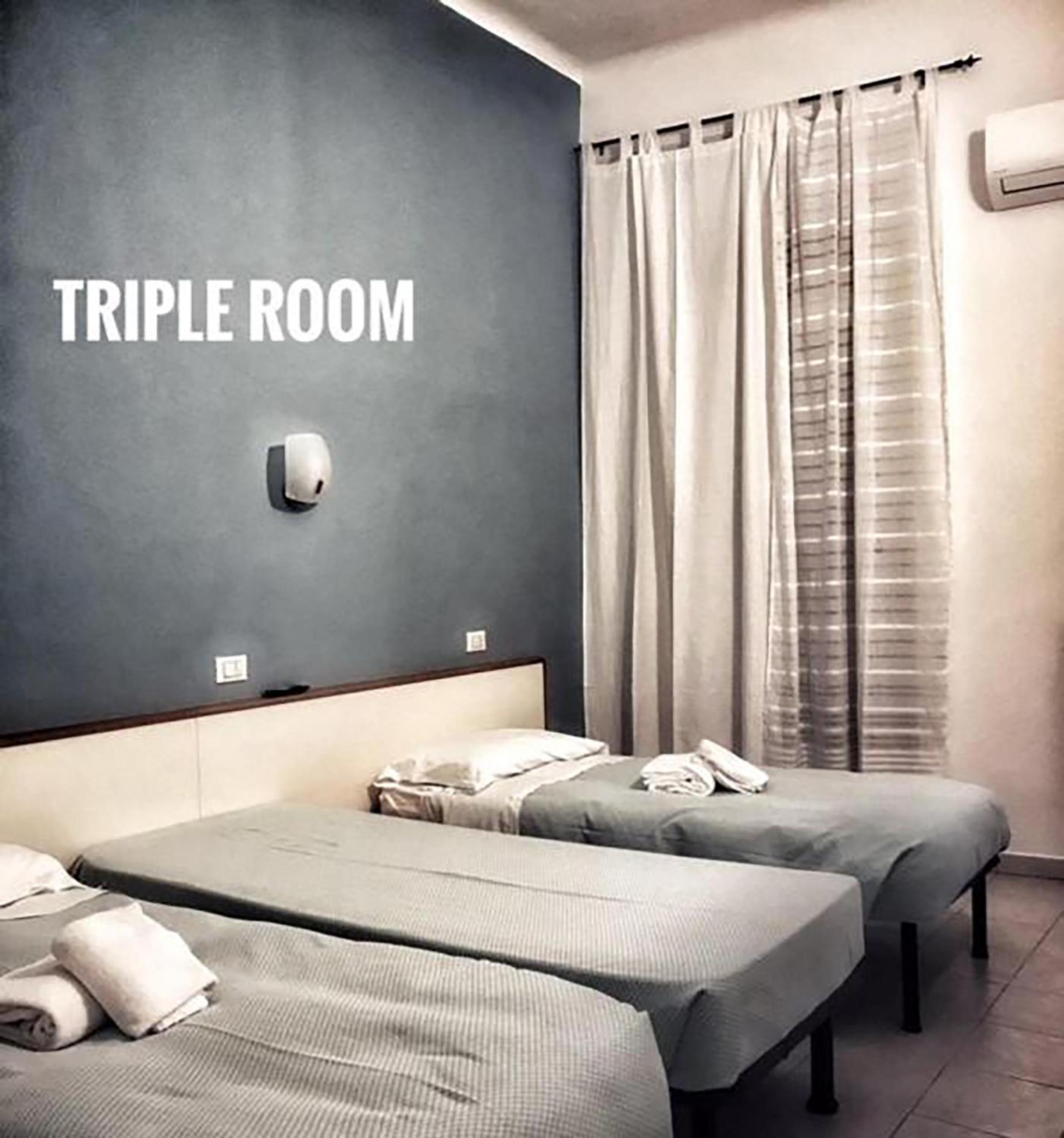 Twin Room - Photo 3