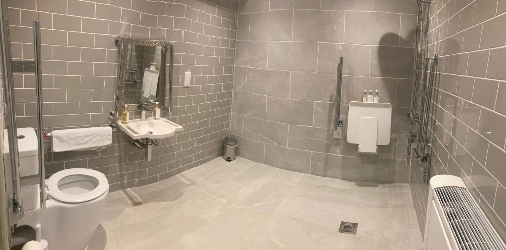 Double or Twin Room - Disability Access - Photo 4