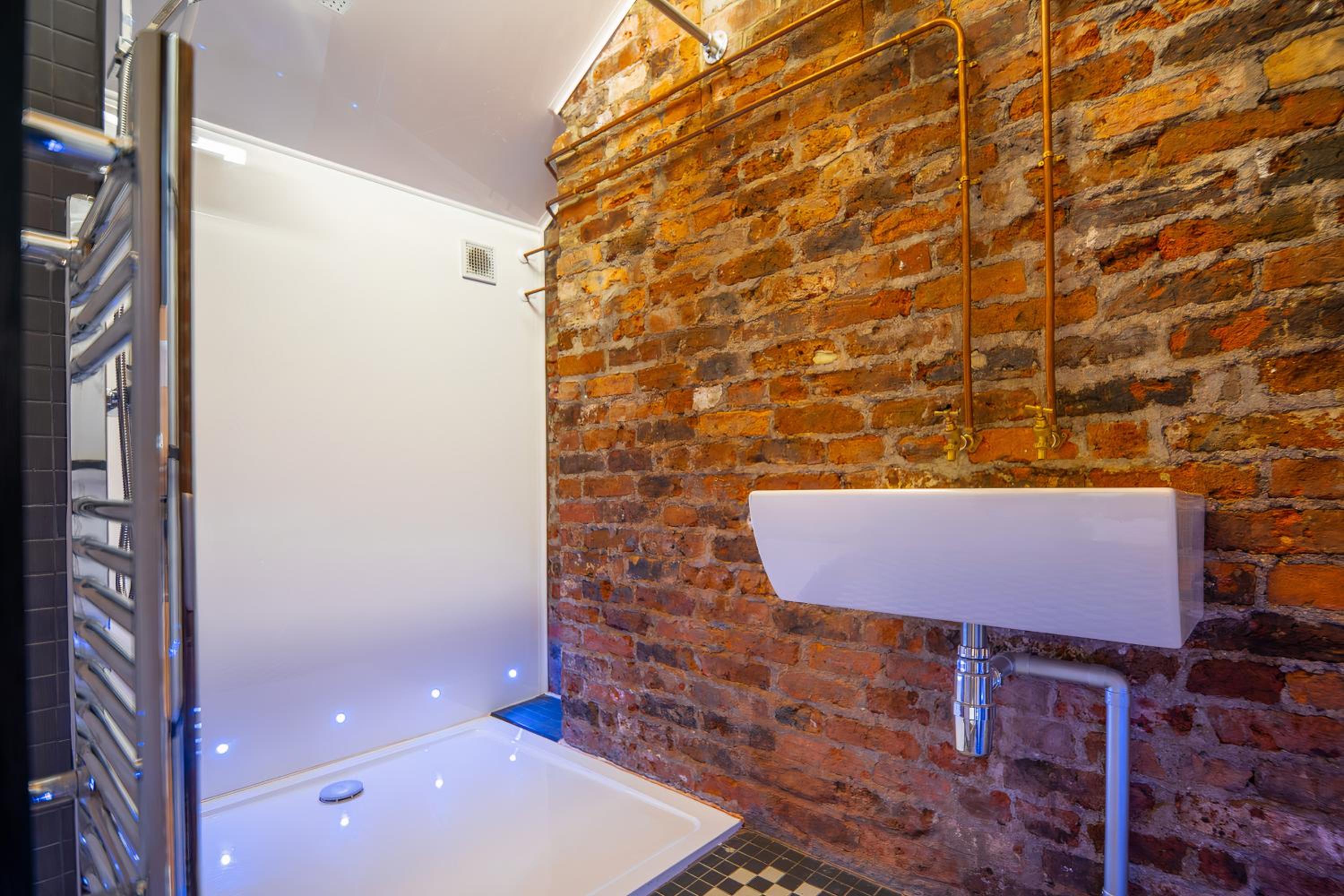 Two-Bedroom Apartment - Photo 11