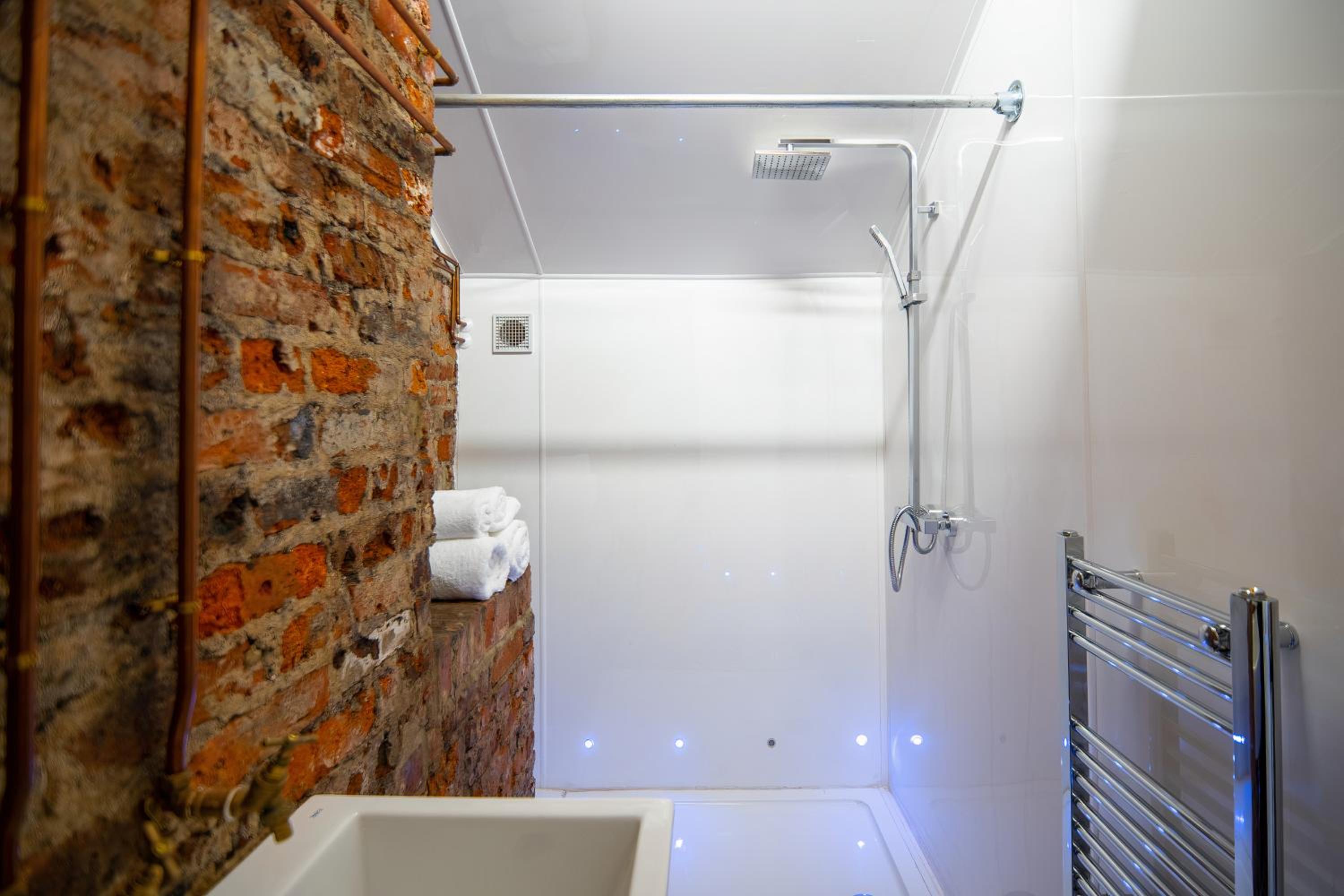 Two-Bedroom Apartment - Photo 6